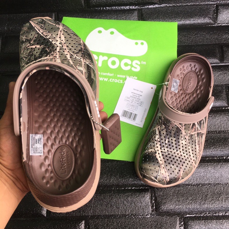 Hot Crocs Realtree Max-5 Literide Clogs 