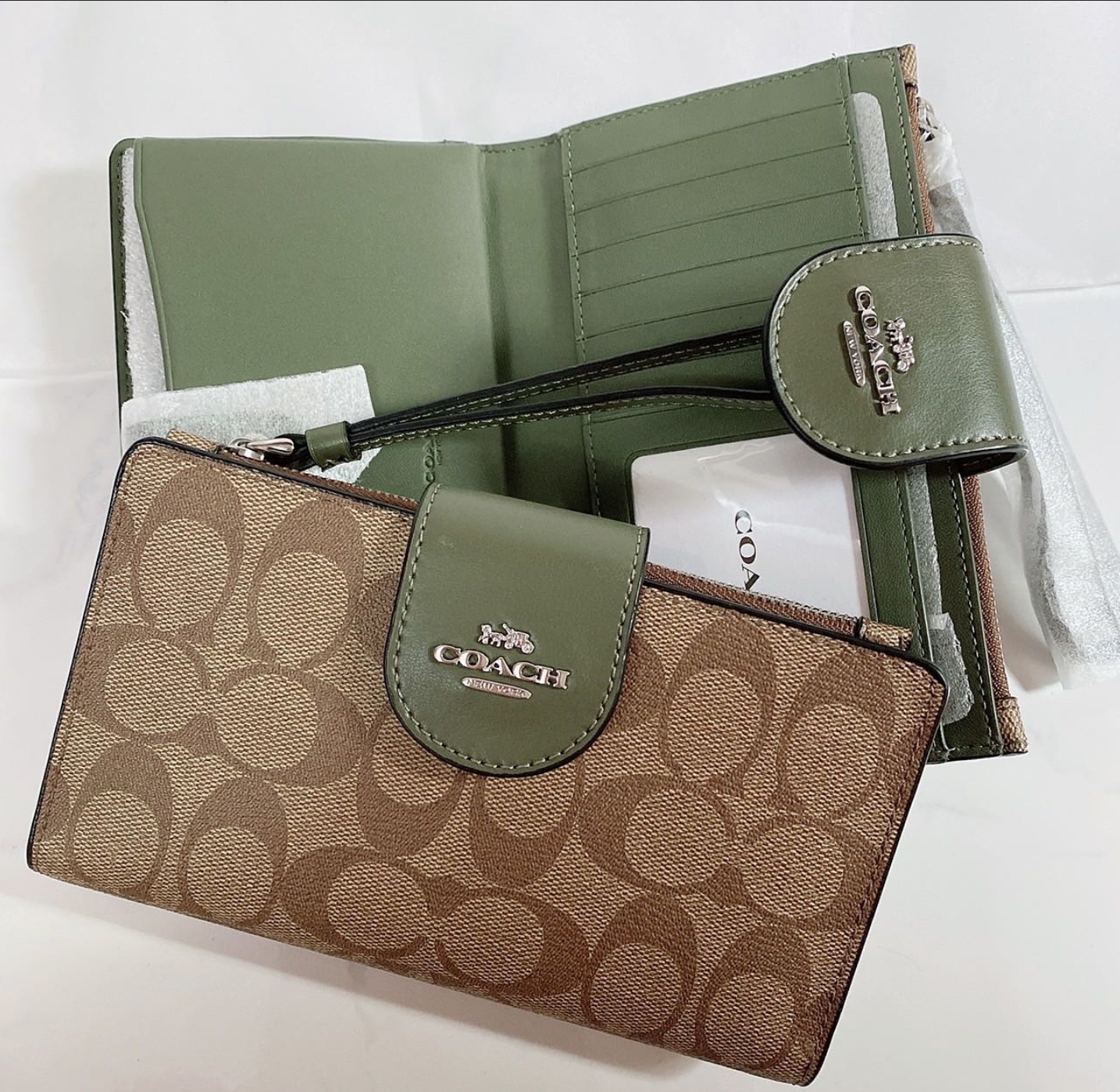 Coach Tech Wallet in Signature Canvas, Women's Fashion, Bags & Wallets,  Wallets & Card holders on Carousell