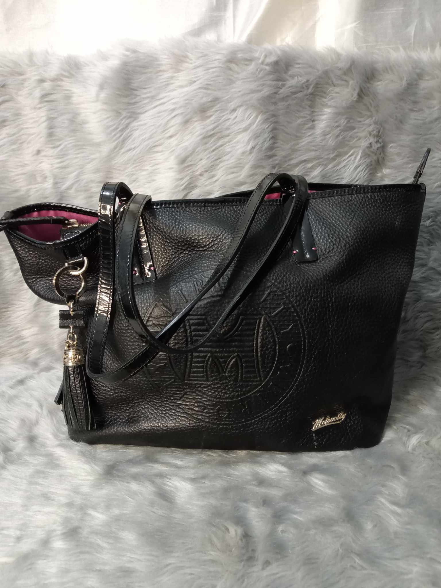 Metro City chain sling bag, Women's Fashion, Bags & Wallets, Cross-body Bags  on Carousell