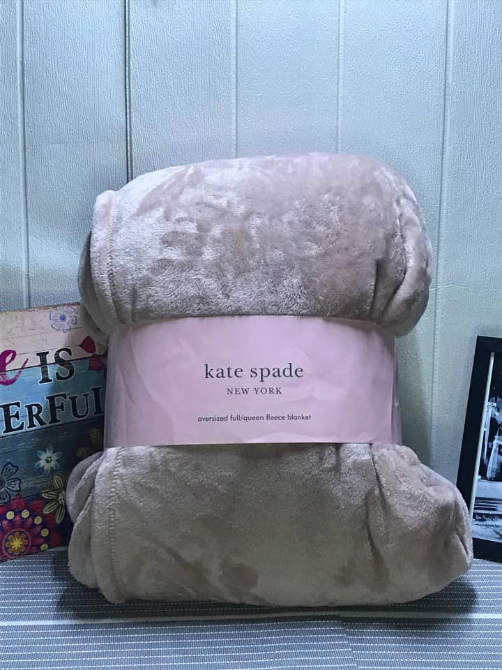 Arriba 81+ imagen kate spade king size fleece blanket Thptnganamst.edu.vn