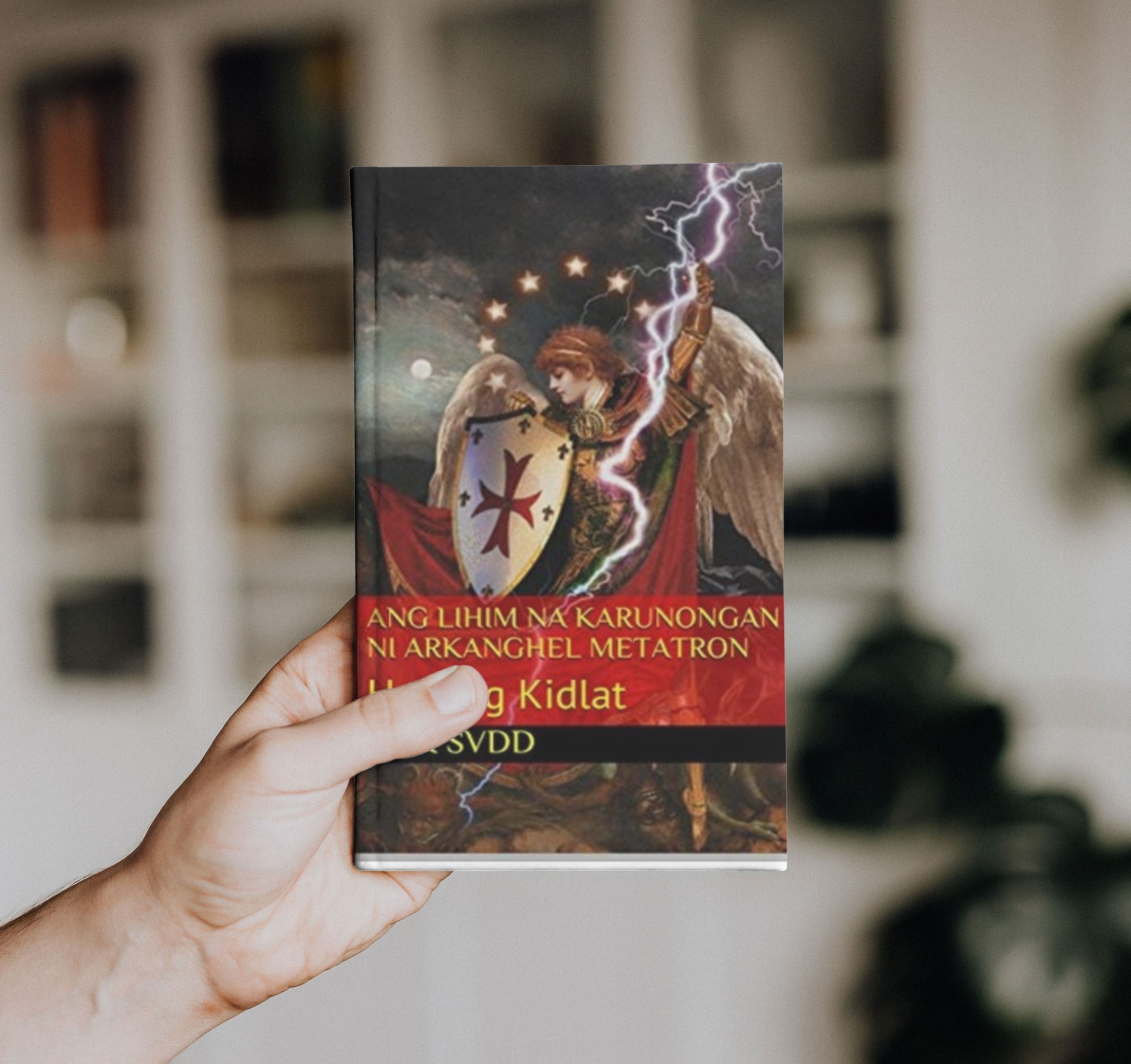 U uni uning ichiga surdi va u keldi. Siyayotgan qizlarning fotosuratlari