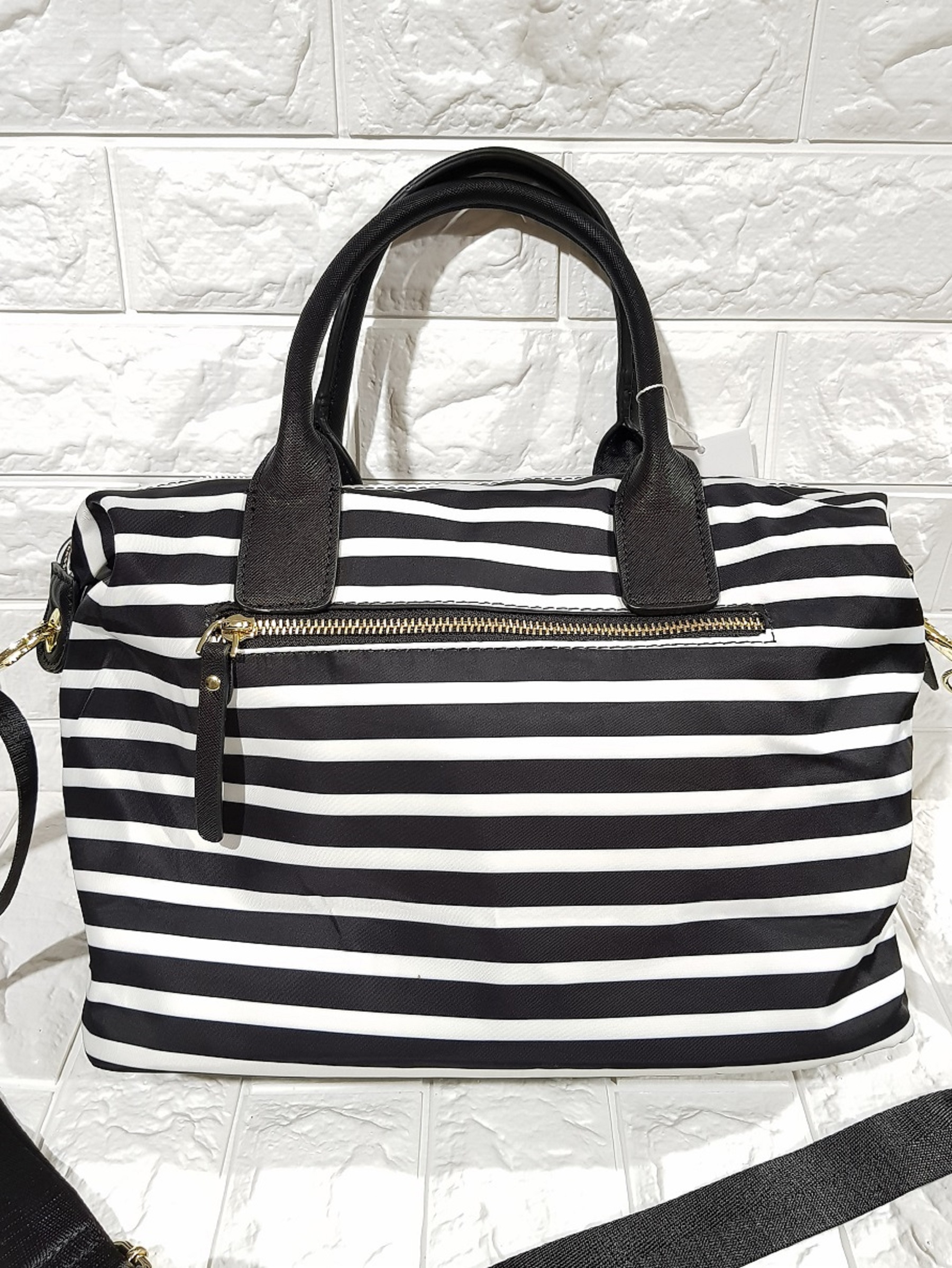 Kate Spade New york Classic Lyla Weekender Lovely Rose Print Bag - Black  and White Stripes | Lazada PH