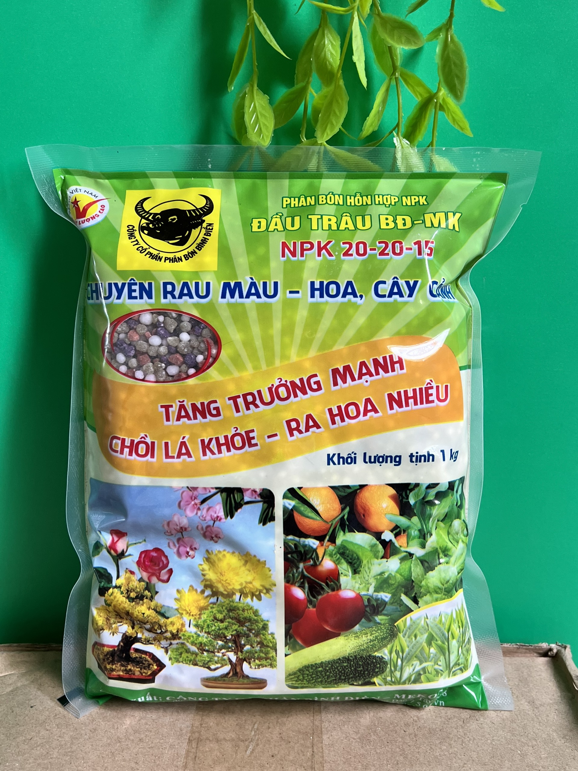 Phân bón đầu trâu NPK 20-20-15 chuyên cho hoa hồng, cây cảnh