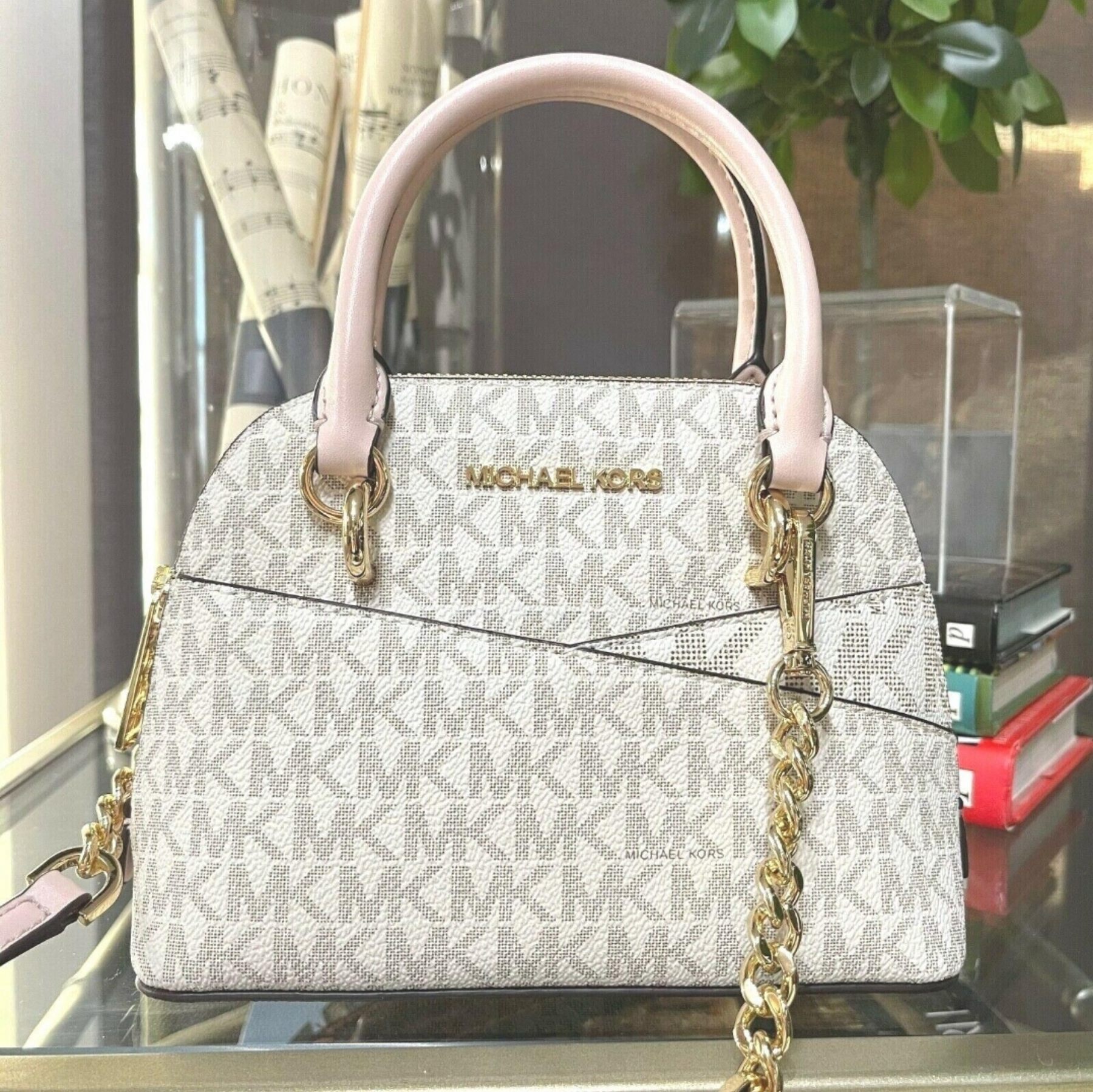 PM FOR SHIPPING} Authentic Michael Kors cindy dome - Depop