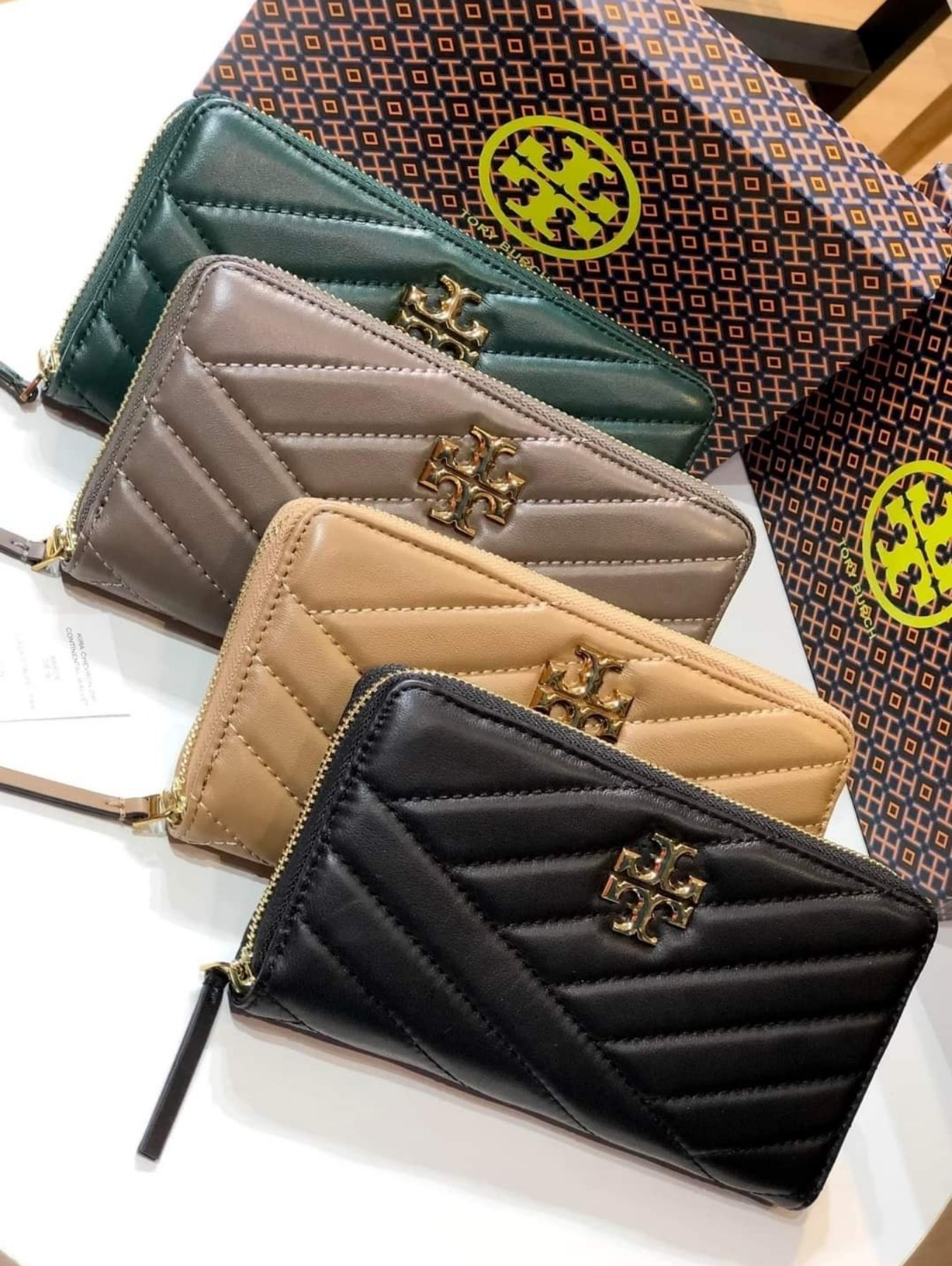 Tory Burch kira chevron zip continental wallet 56605