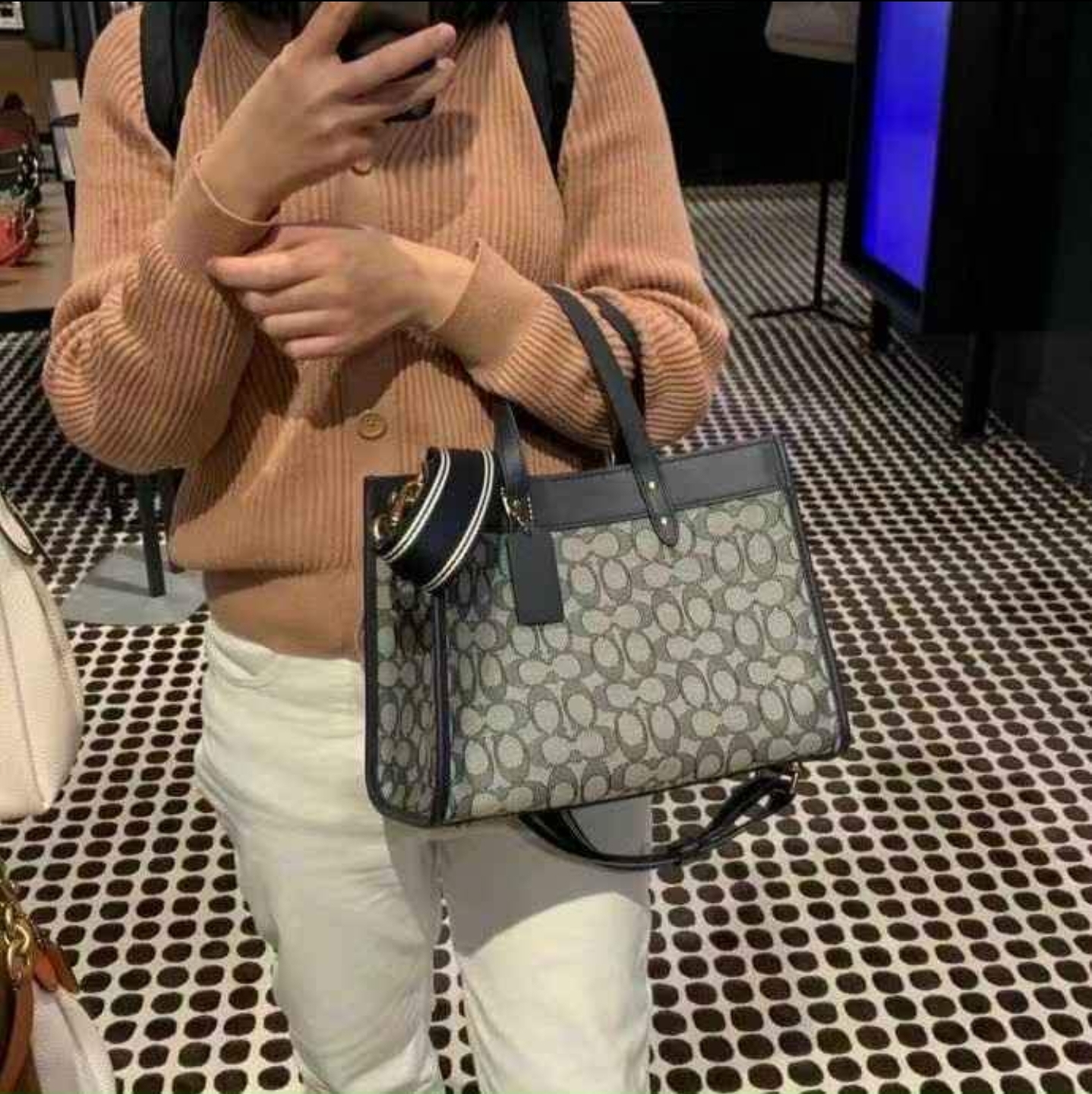 Coach field tote 30 in signature jacquard Clearance