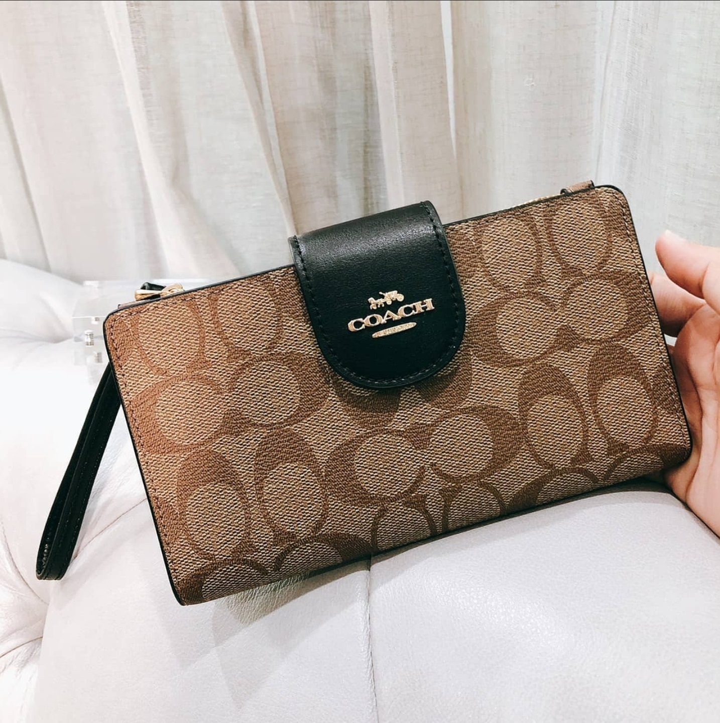 Coach Tech Wallet in Signature Canvas, Women's Fashion, Bags & Wallets,  Wallets & Card holders on Carousell