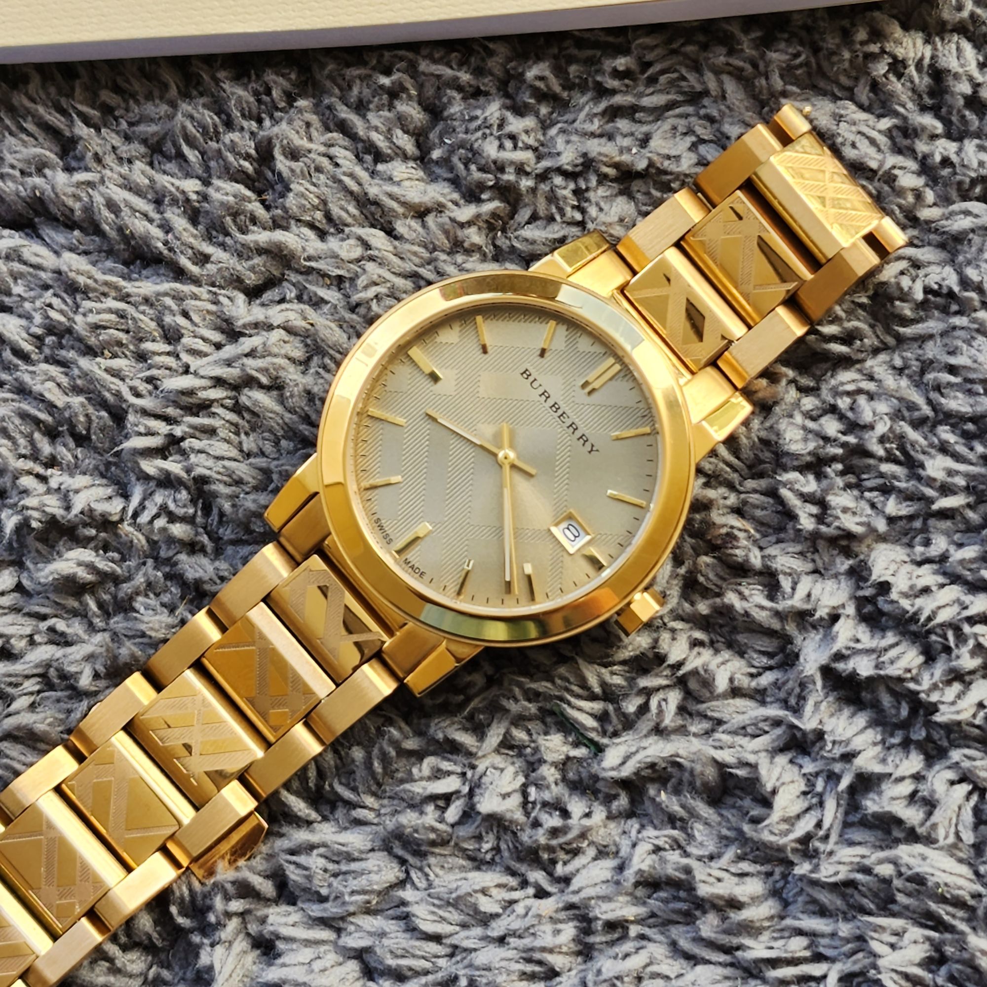 Đồng Hồ Chính Hãng Burberry Nữ The Classic Gold Dial 32mm