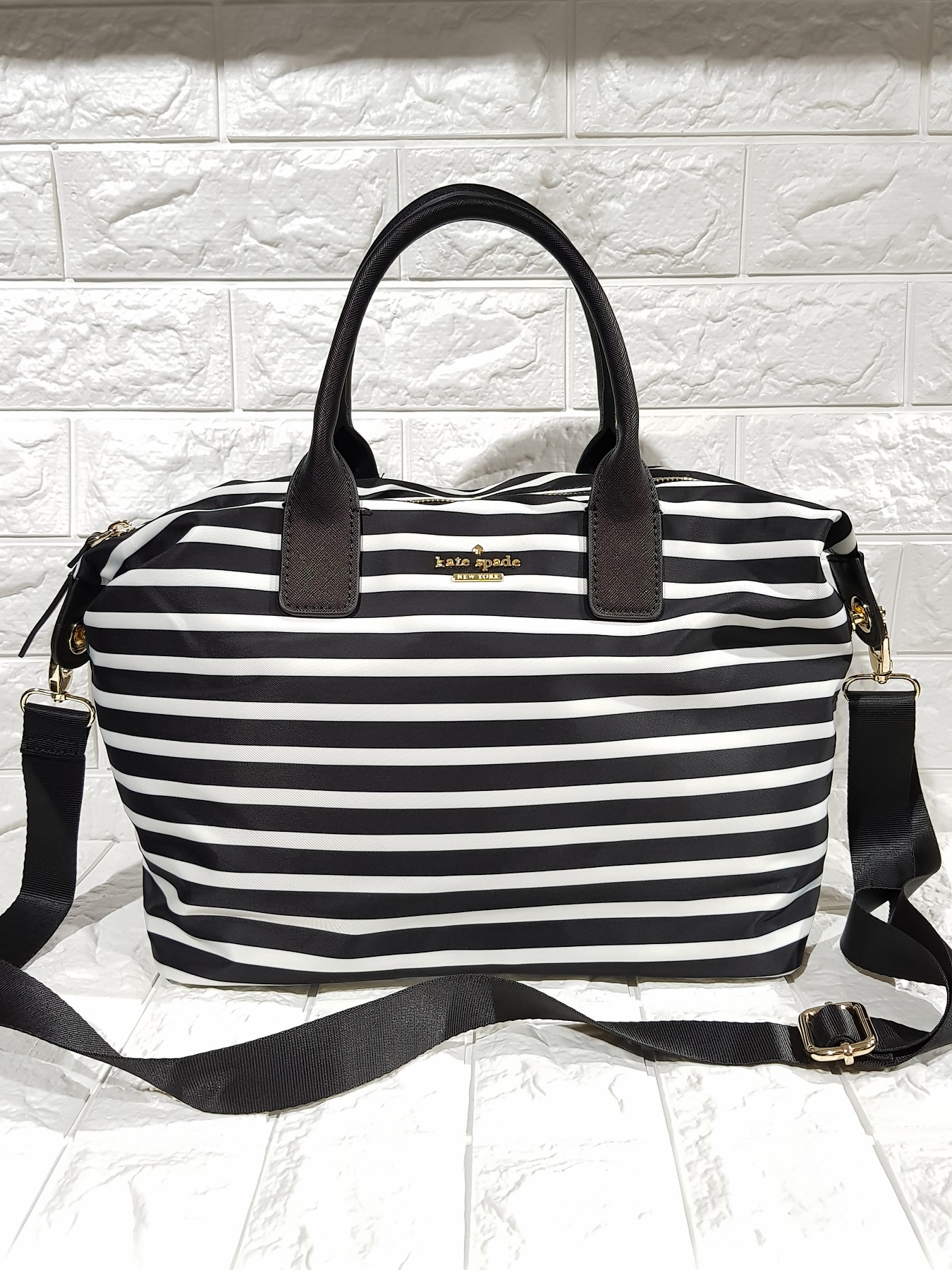 Kate spade black discount and white shoulder bag