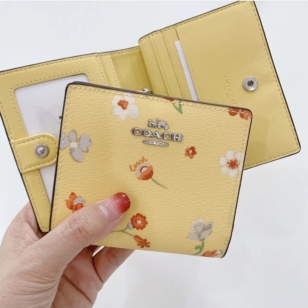 Store Coach Floral small wallet.