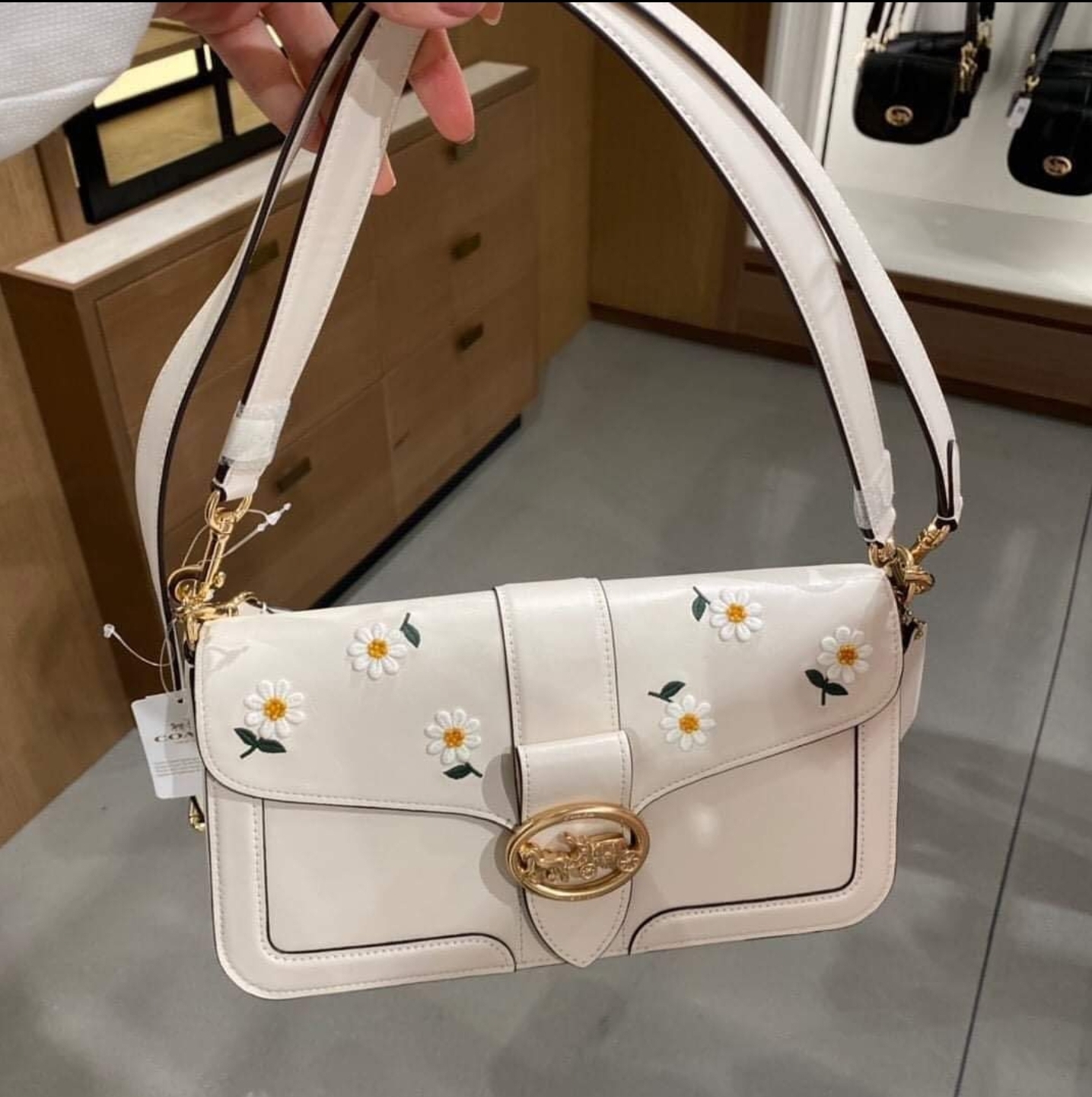 coach georgie shoulder bag with daisy embroidery