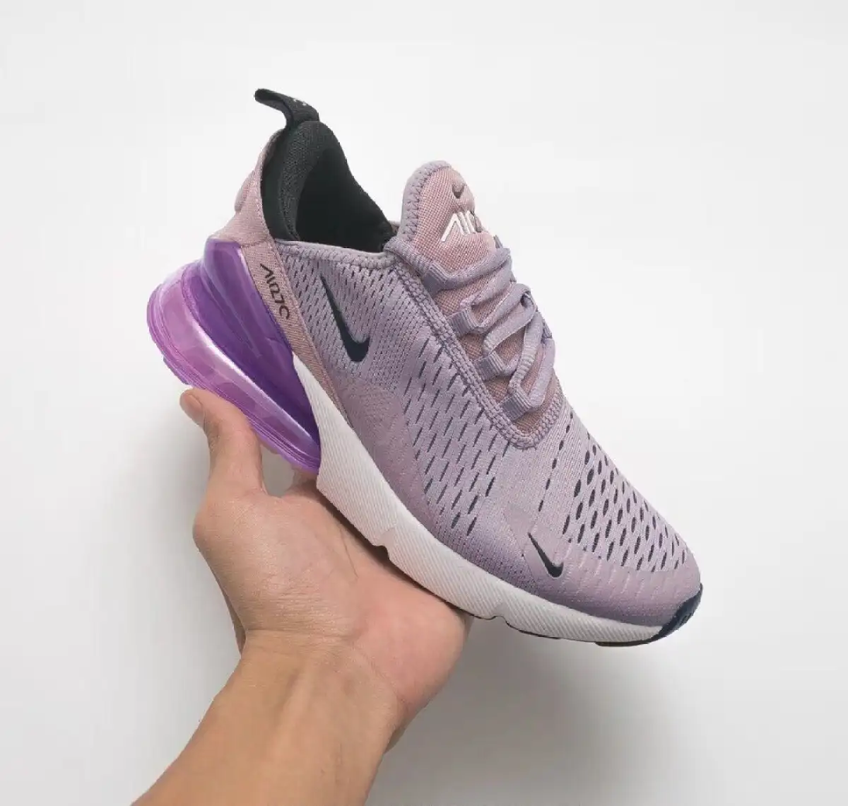 light purple nike running shoes
