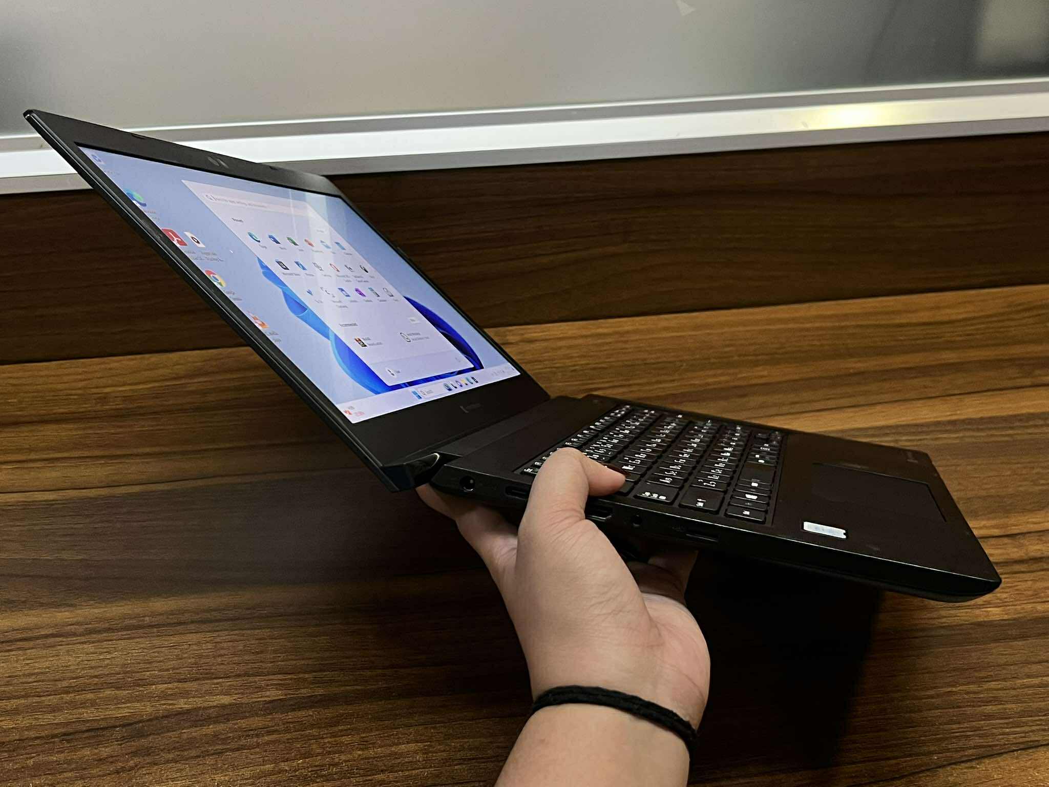 Toshiba Dynabook R63/D | Intel Core i5 6th Gen. | 8GB Ram DDR3