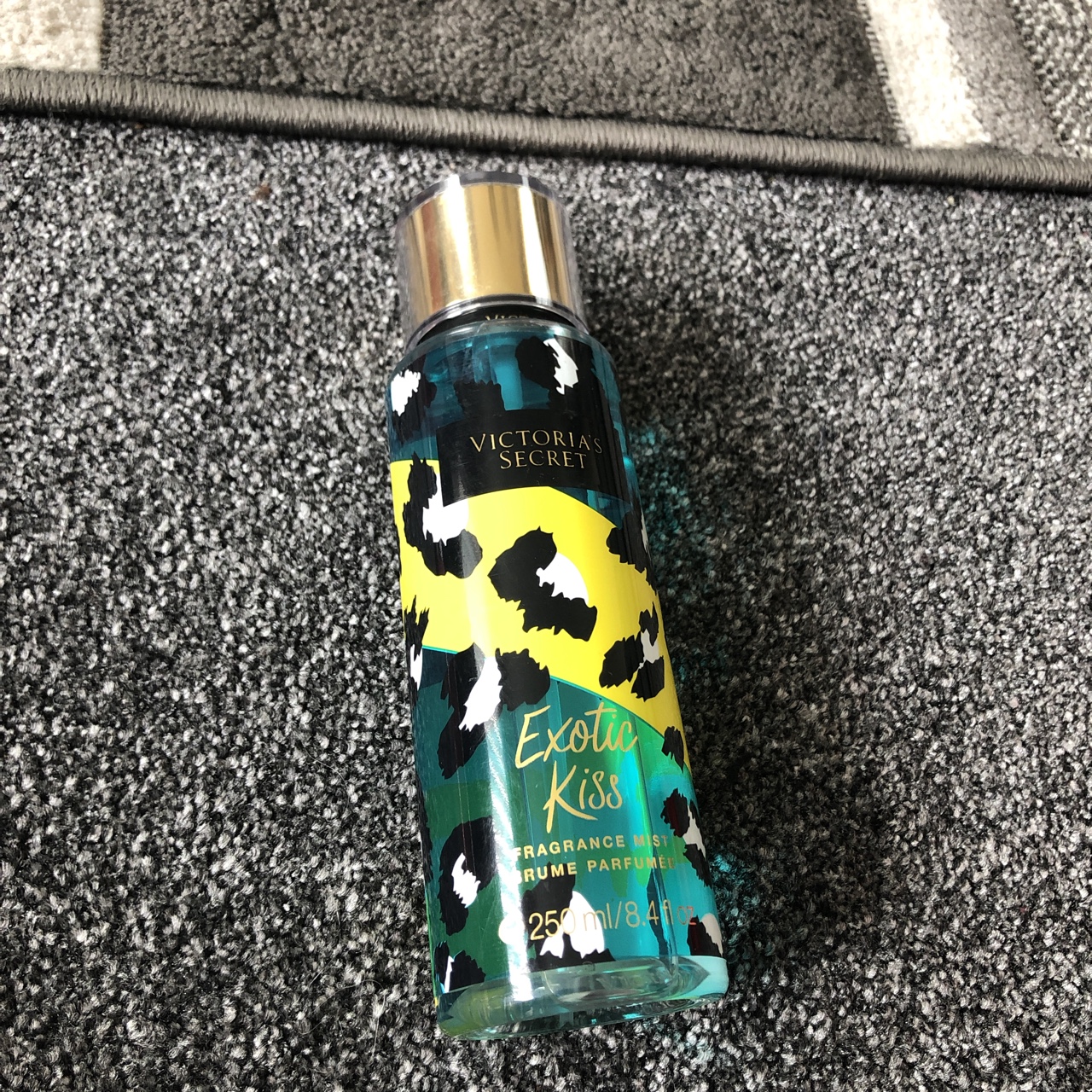 exotic kiss victoria secret