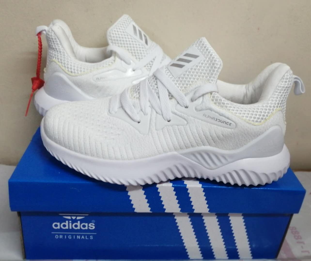 alphabounce all white