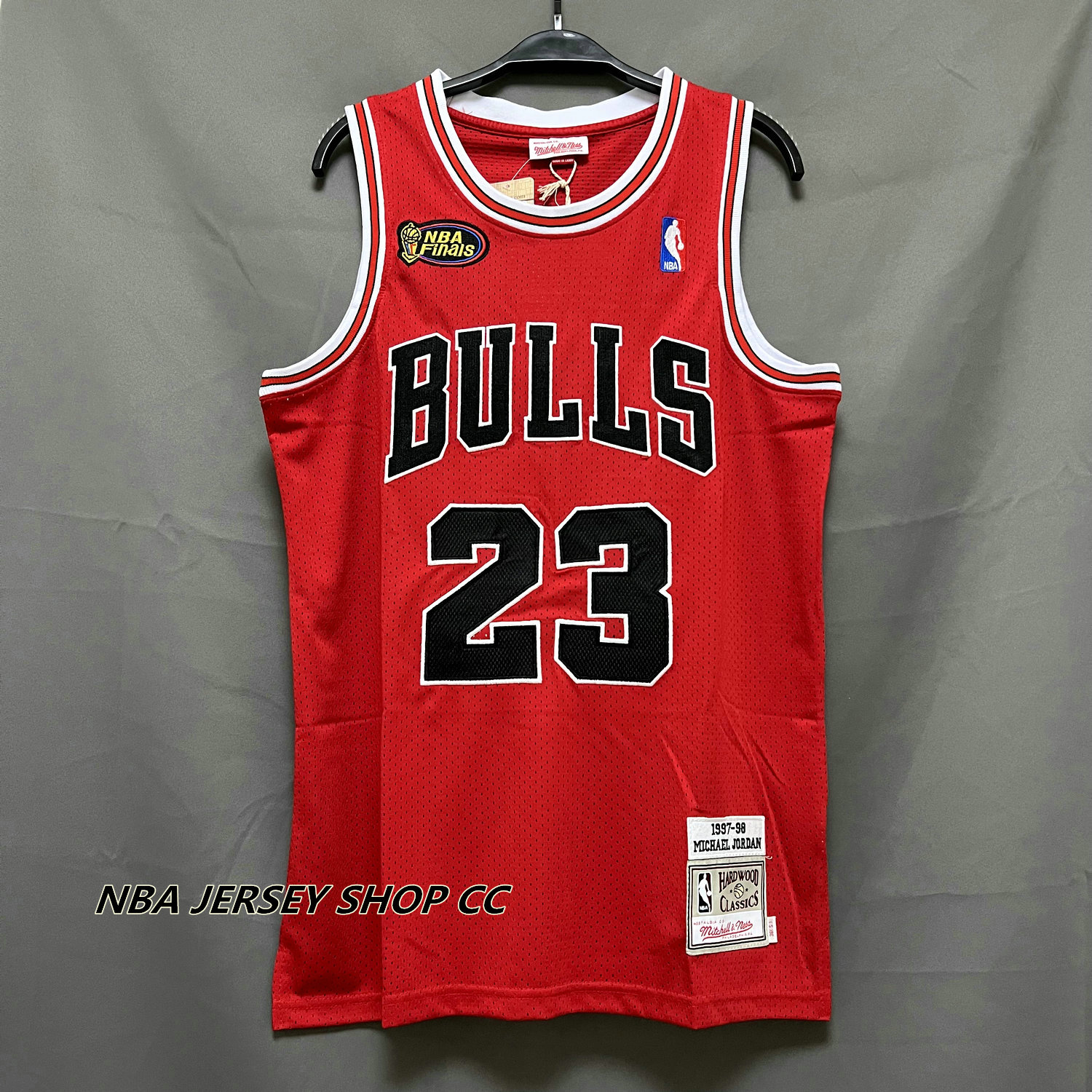 Mitchell & Ness NBA Authentic Jersey Chicago Bulls 1984-85 Michael Jordan #23 Jerseys & Team Gear Red in size:M-10/12