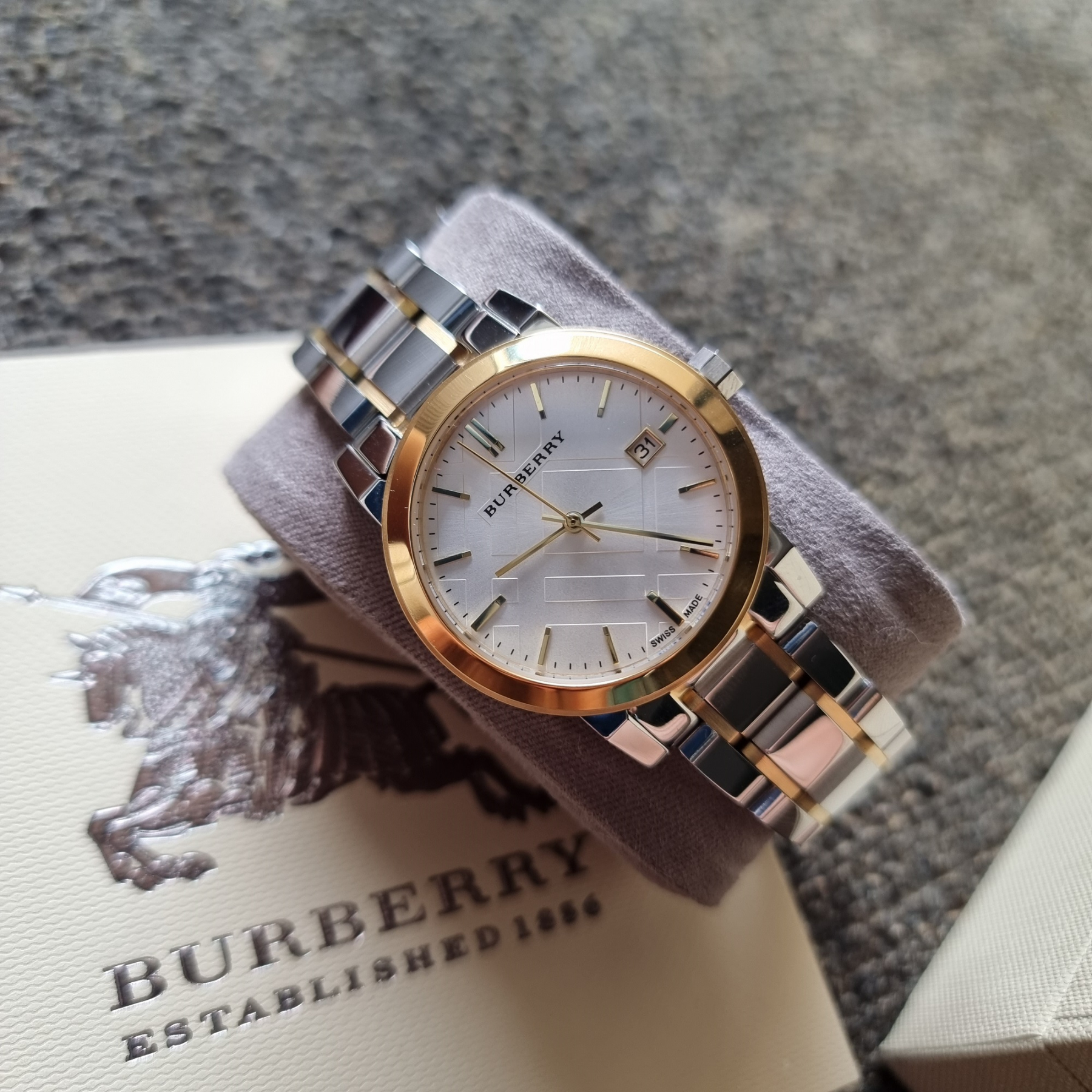 Authentic BURBERRY Heritage Ladies Silver Dial Two-tone Silver and  Gold-tone Bracelet Watch BU9115 | Lazada PH