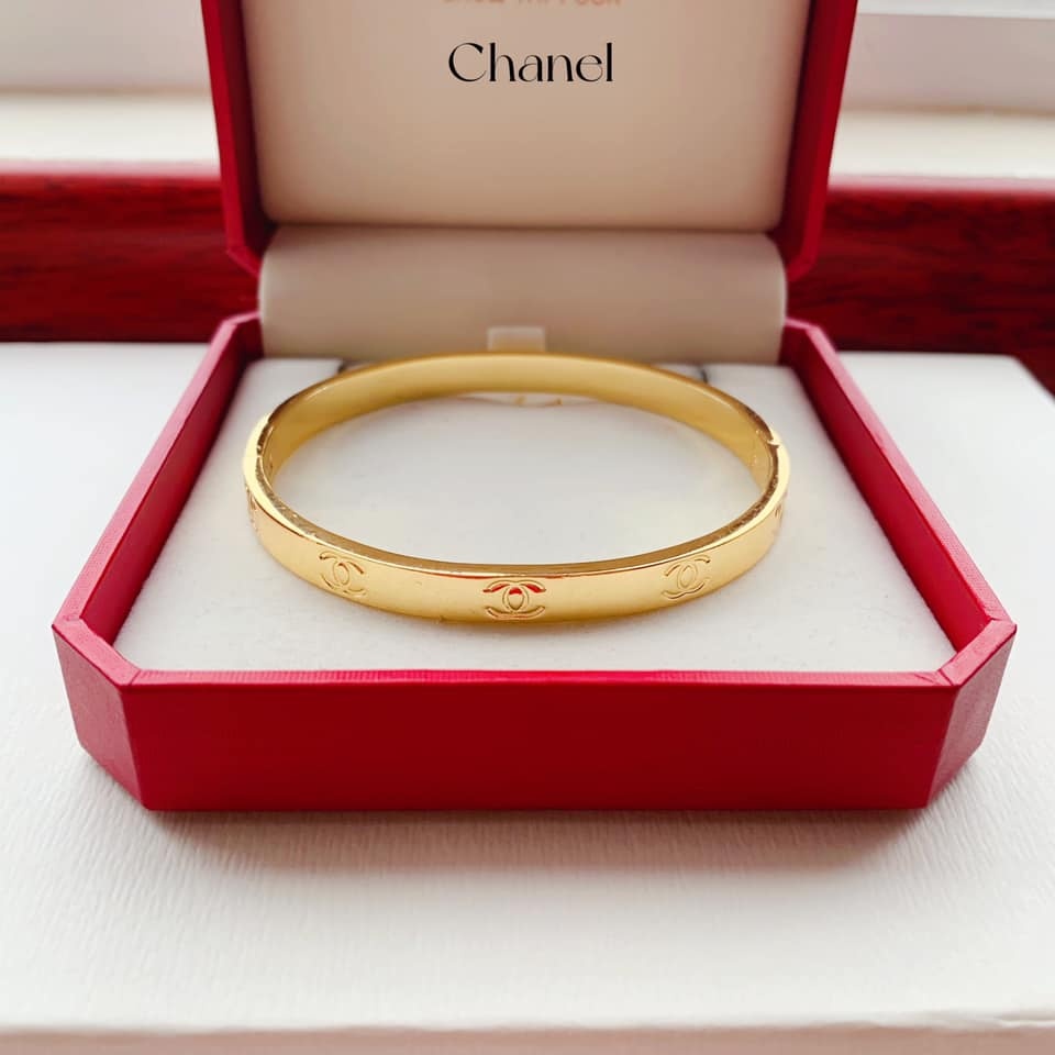 Chi tiết hơn 67 về chanel gold bangle bracelet  cdgdbentreeduvn