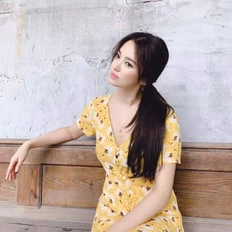 Korean Actress With The V Neck Yellow Floral Dress Short Sleeved