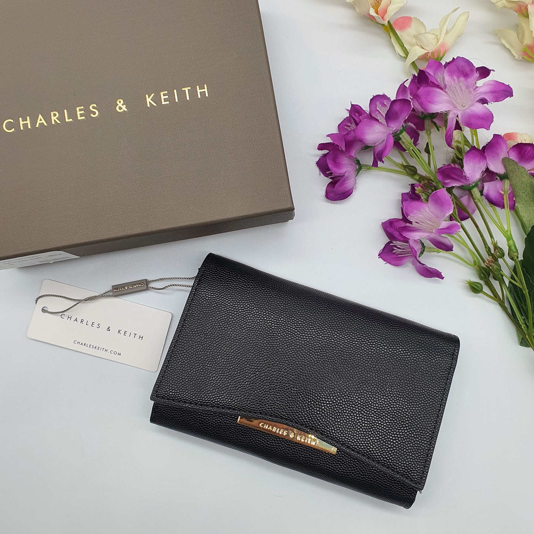 Black Metallic Accent Short Wallet | CHARLES & KEITH