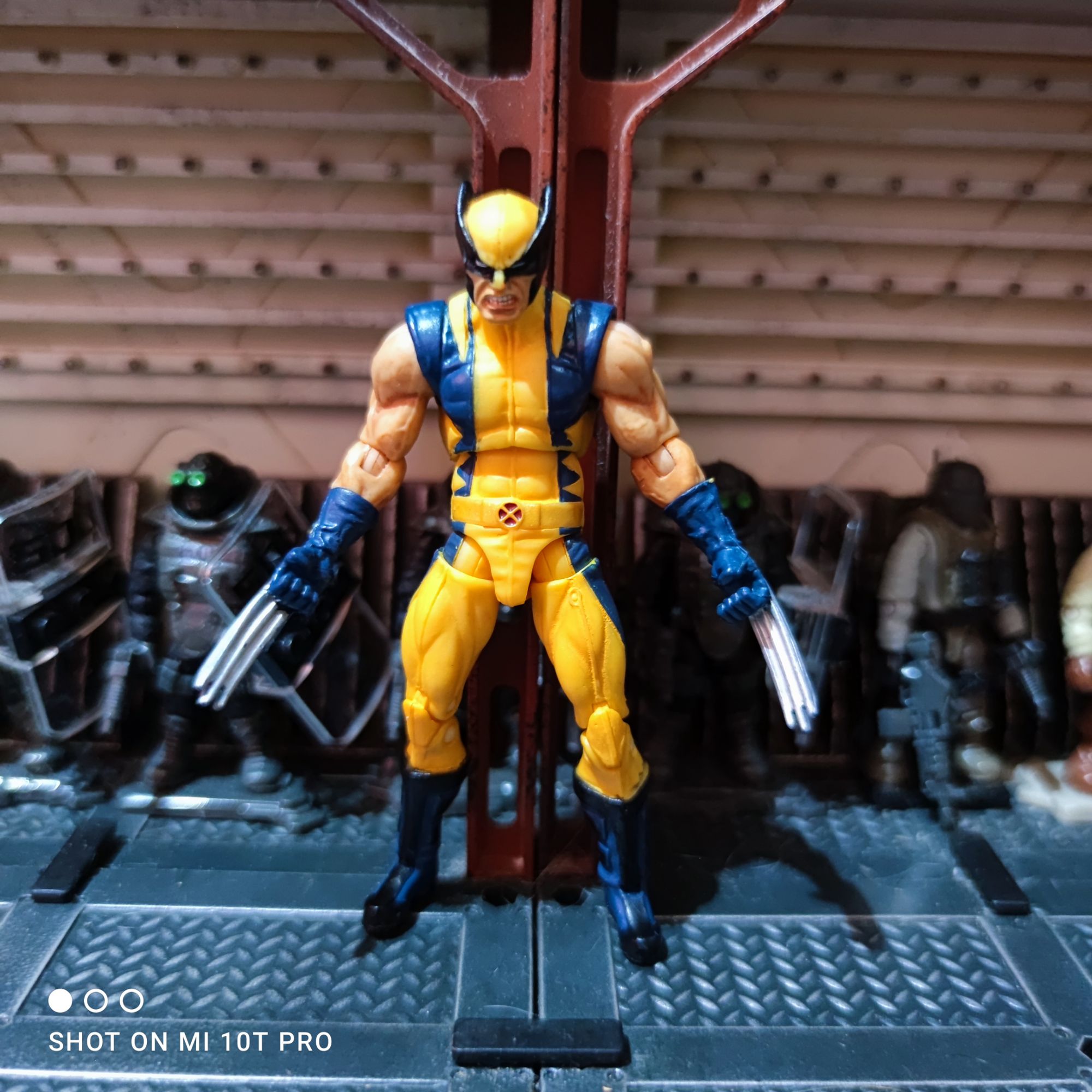 Hasbro Marvel Universe Astonishing X-Men Wolverine 3.75 inch 1