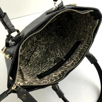 GUESS Confidential Chain Tote Bag (Black) June 2018 - 4 GUESS Confidential Chain Tote Bag (Black) - 4