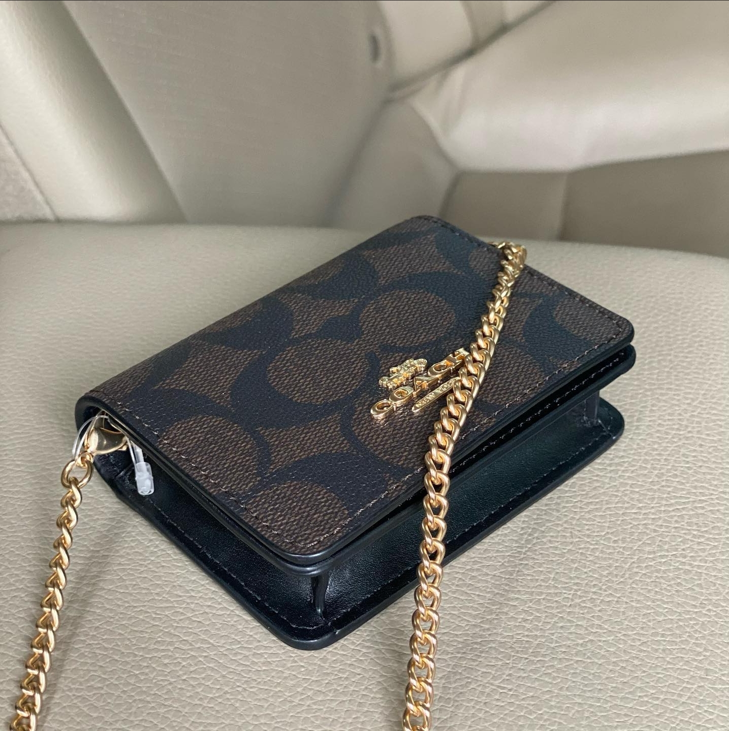 Mini Wallet On A Chain – Bagzilla