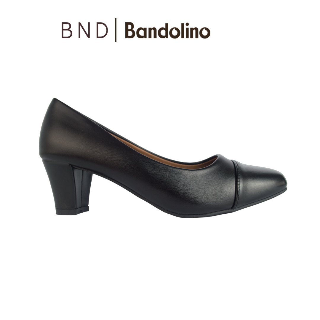 Bandolino hot sale white heels