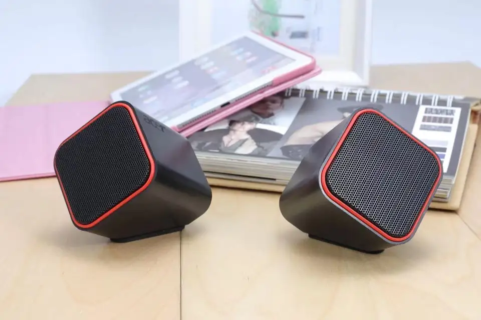 simple computer speakers