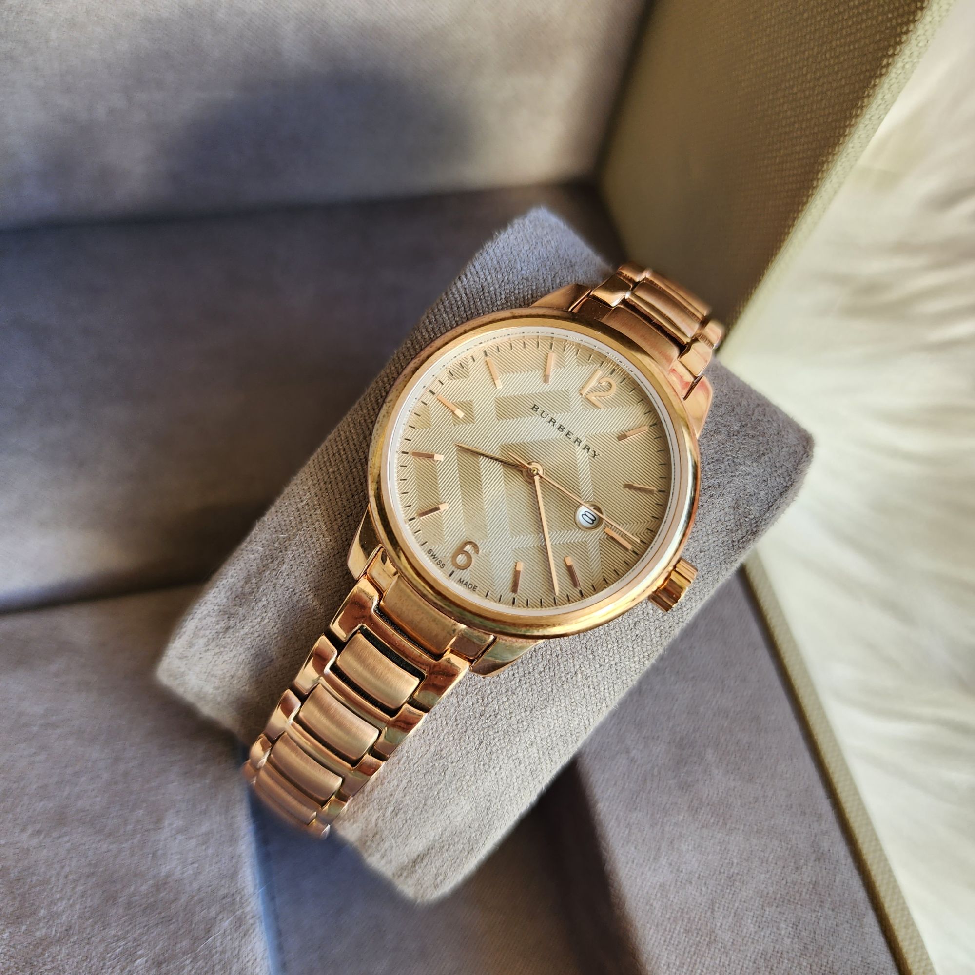 Đồng Hồ Chính Hãng Burberry Nữ The Classic Gold Dial 32mm