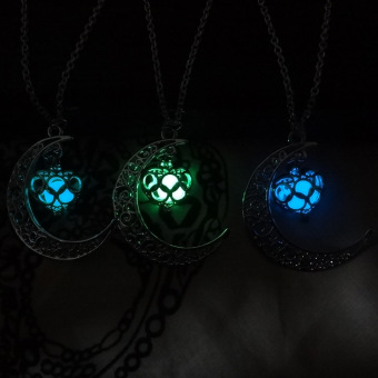 Women Love Pendant Necklace Moon And Heart Pattern Fashion Jewellery Accessories (Deep Blue) June 2018 - 4 Women Love Pendant Necklace Moon and Heart Pattern Fashion Jewellery Accessories (Deep Blue) - 4
