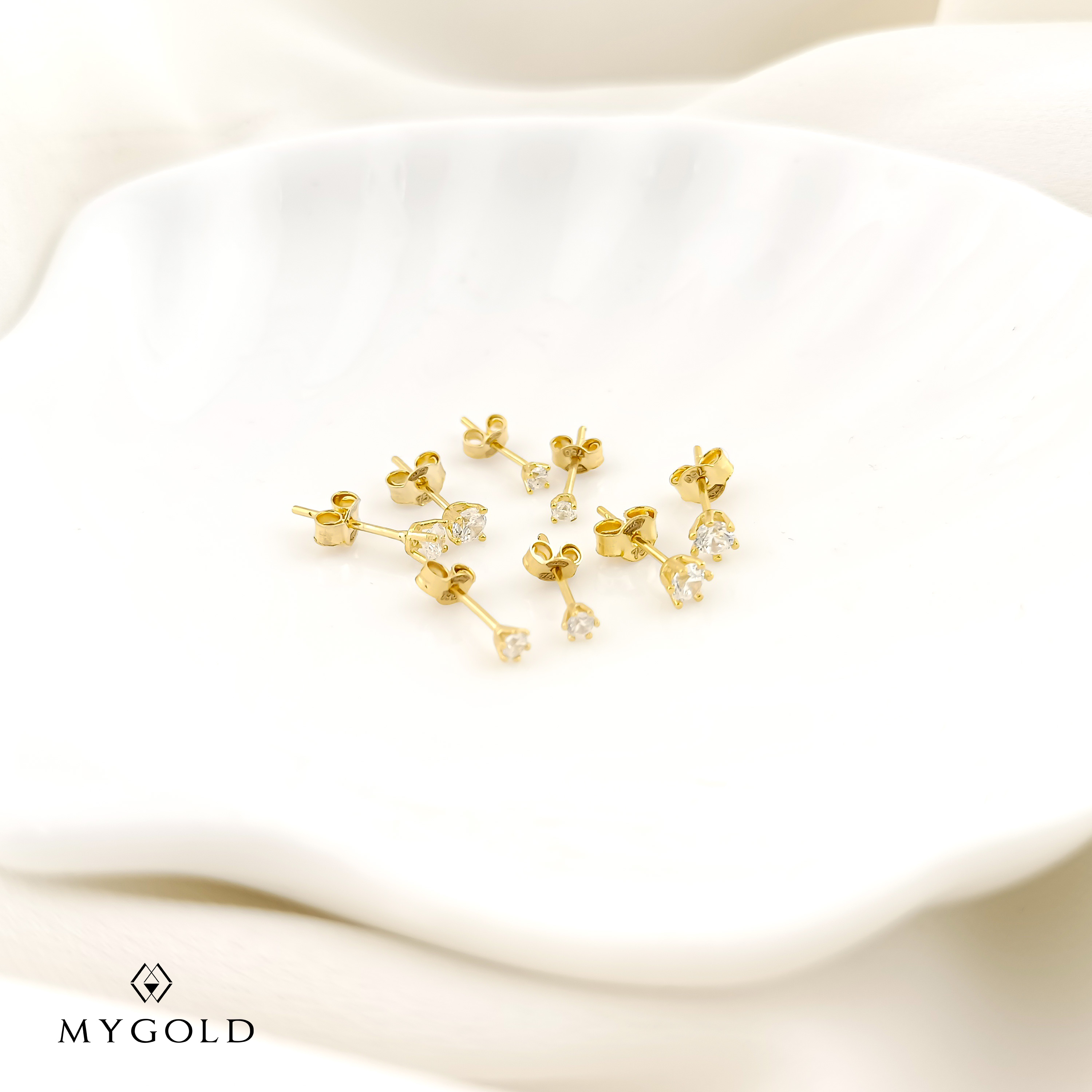 18K Saudi Gold Solitaire Stud Earrings by MyGold