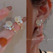 French Pearl Flower Stud Earrings: B.two's High-End Retro Design