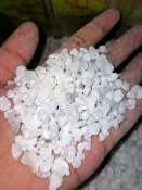 white pebbles 1kg 35pesos - marble chips