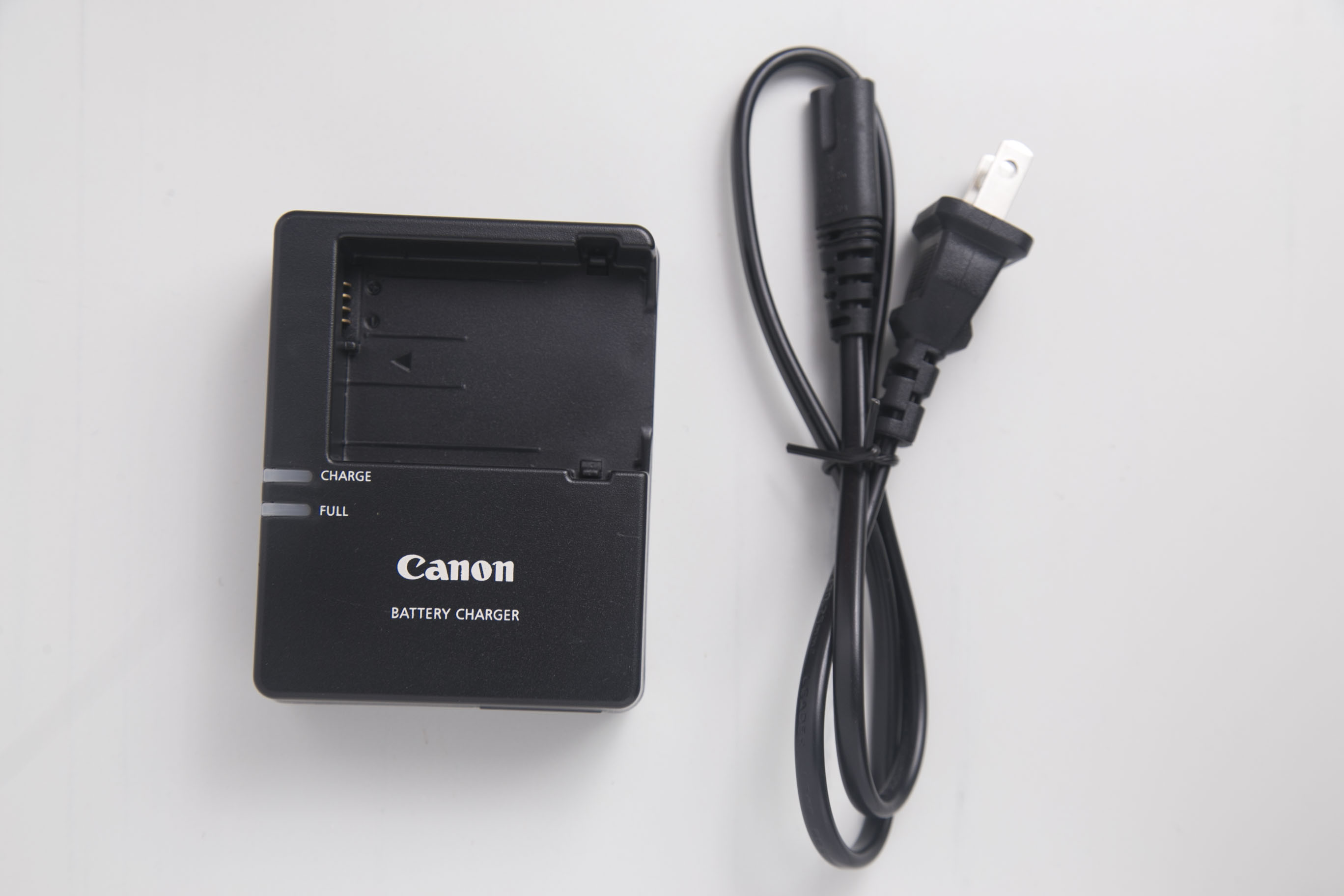 LC-E8 Battery Charger for Canon LP-E8 Rebel T2i T3i T4i T5i EOS 550D 600D 650D 700D 