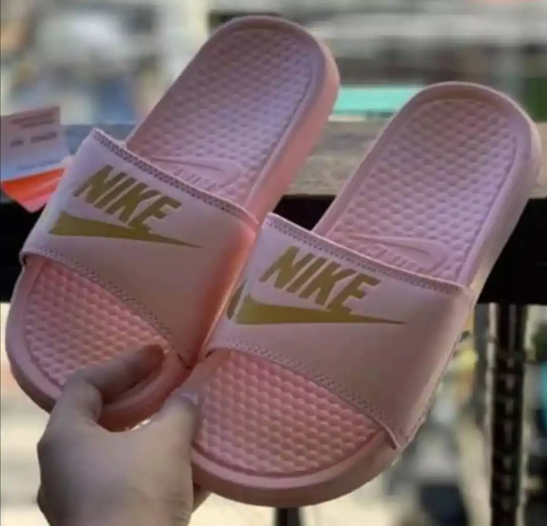 ladies nike benassi slides