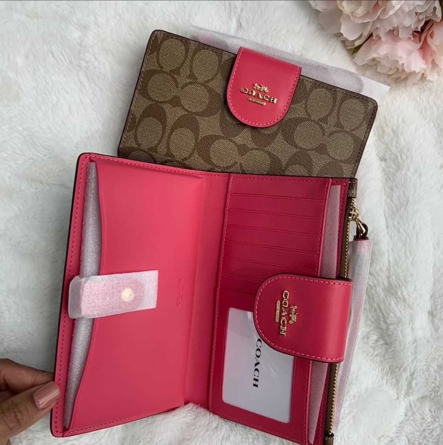 Coach Tech Wallet in Signature Canvas, Women's Fashion, Bags & Wallets,  Wallets & Card holders on Carousell