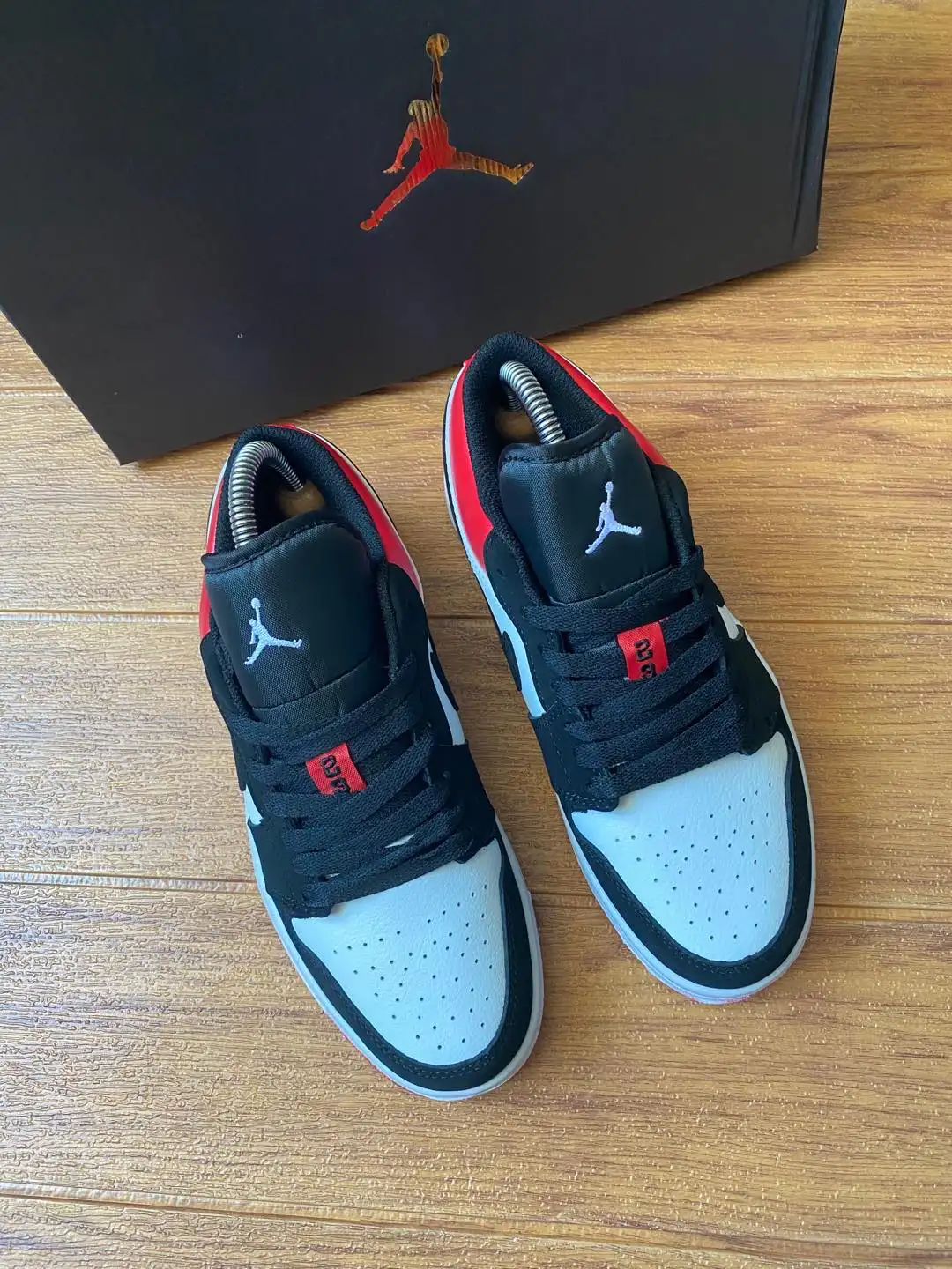 jordan low cut basketball shoes