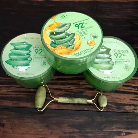 1 pc. 92%   ALOE VERA SOOTHING GEL with free  JADE ROLLER