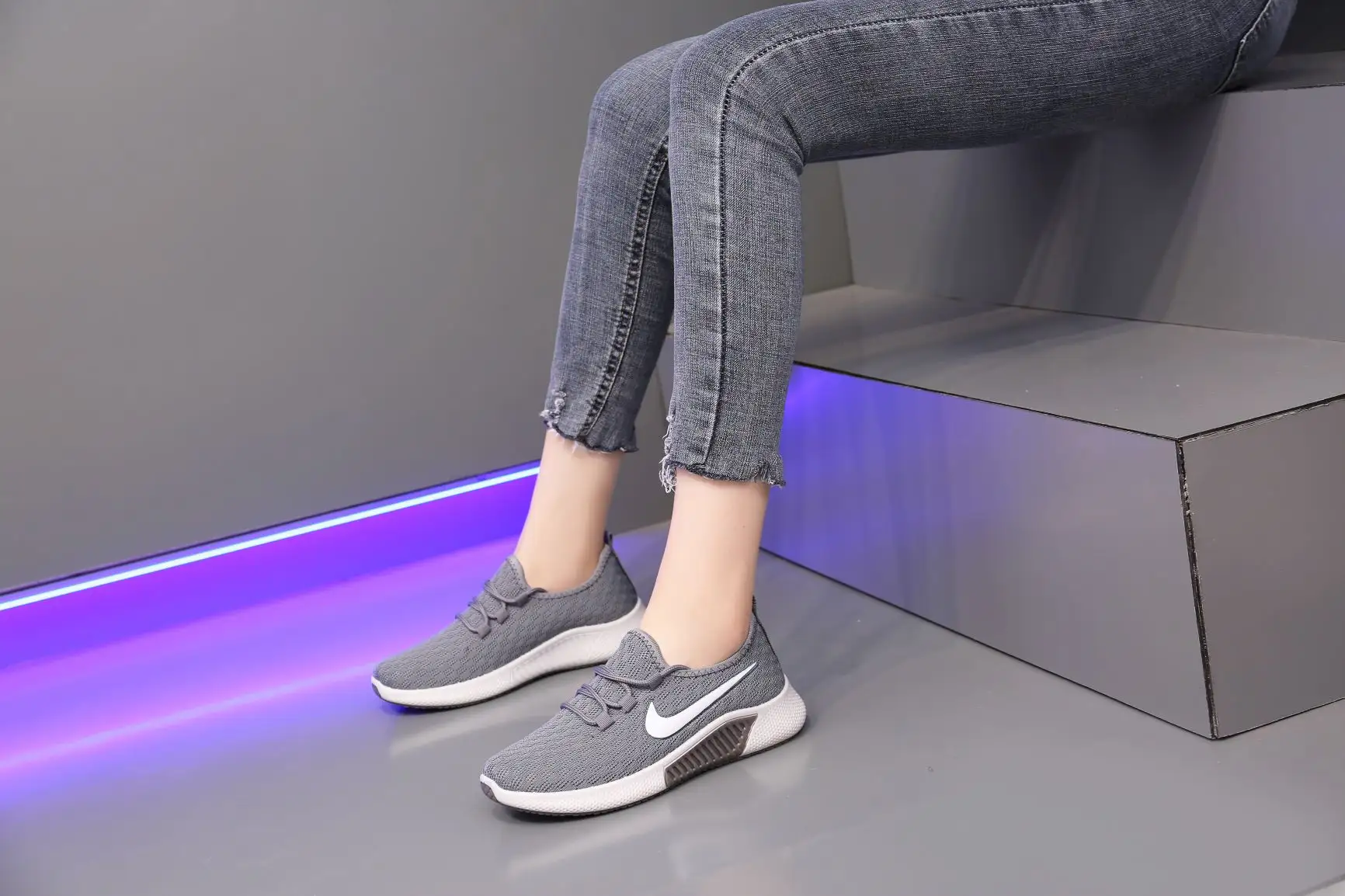 ladies casual sneakers