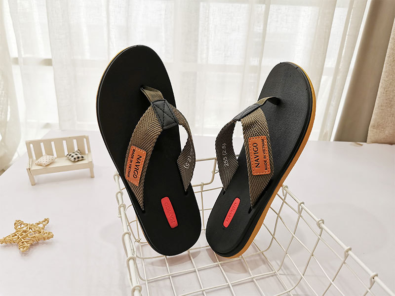 Vietnam Navigo rubber beach shoes black men s flip flops Korean