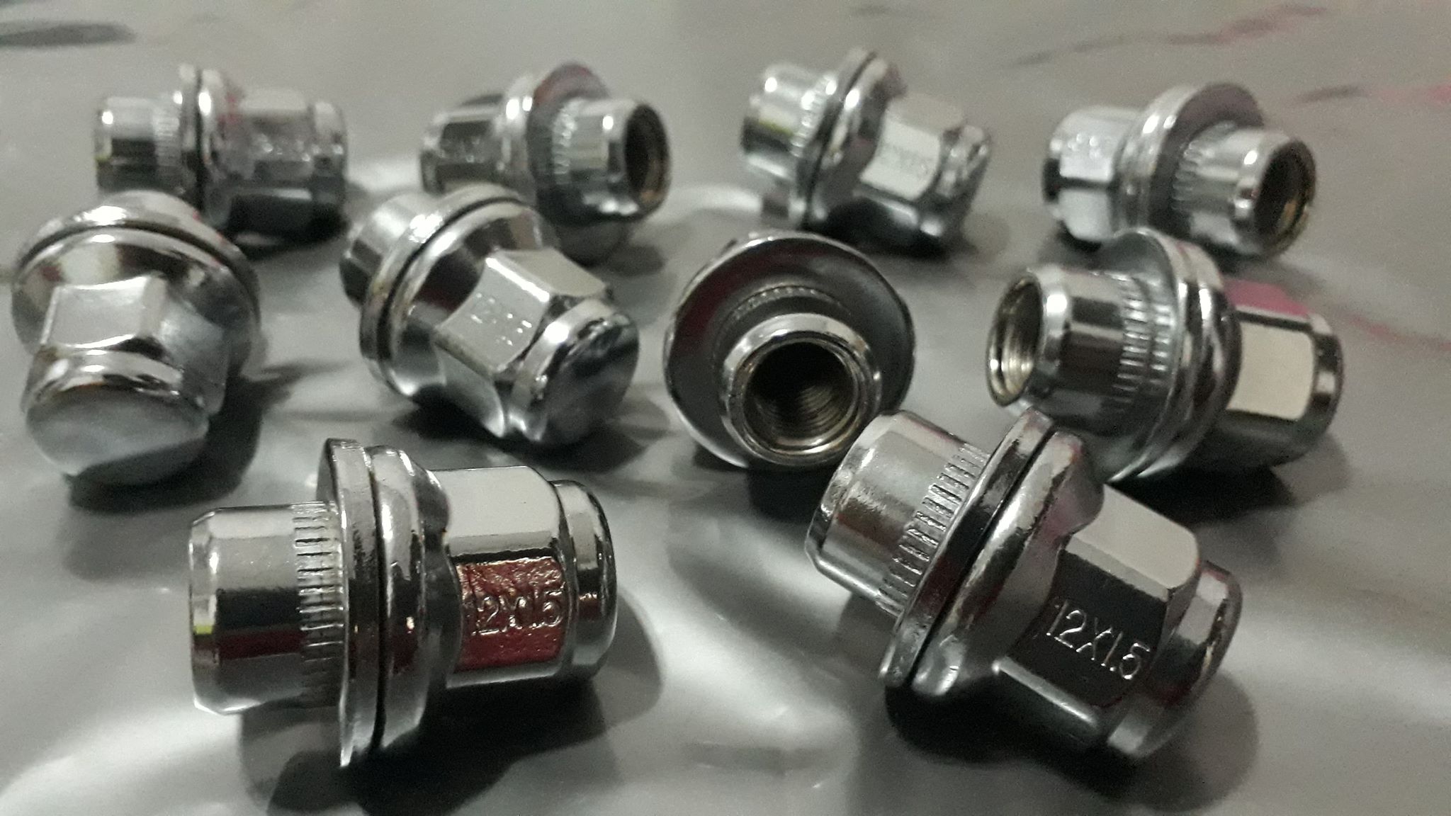 toyota lug nuts