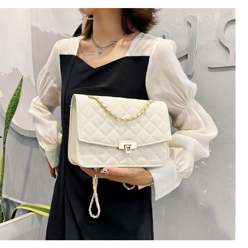 Authentic Dissona Chain Crossbody Bag, Women's Fashion, Bags & Wallets,  Cross-body Bags on Carousell