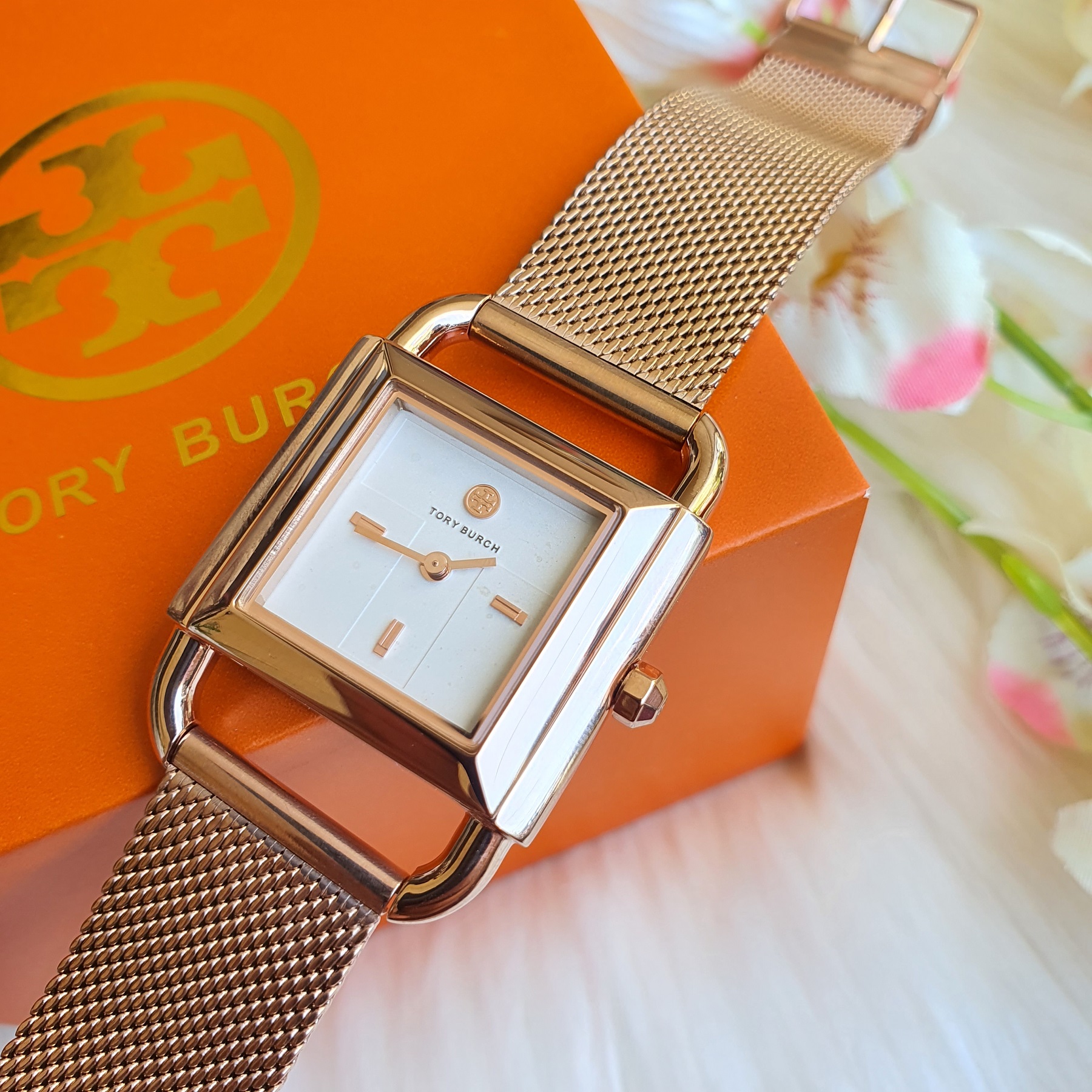 Guaranteed Authentic T.O.R.Y B.U.R.C.H Phipps White Dial Gold Tone  Stainless Steel Mesh Strap Women's Watch TBW7250 With 1 Year Warranty On  Mechanism