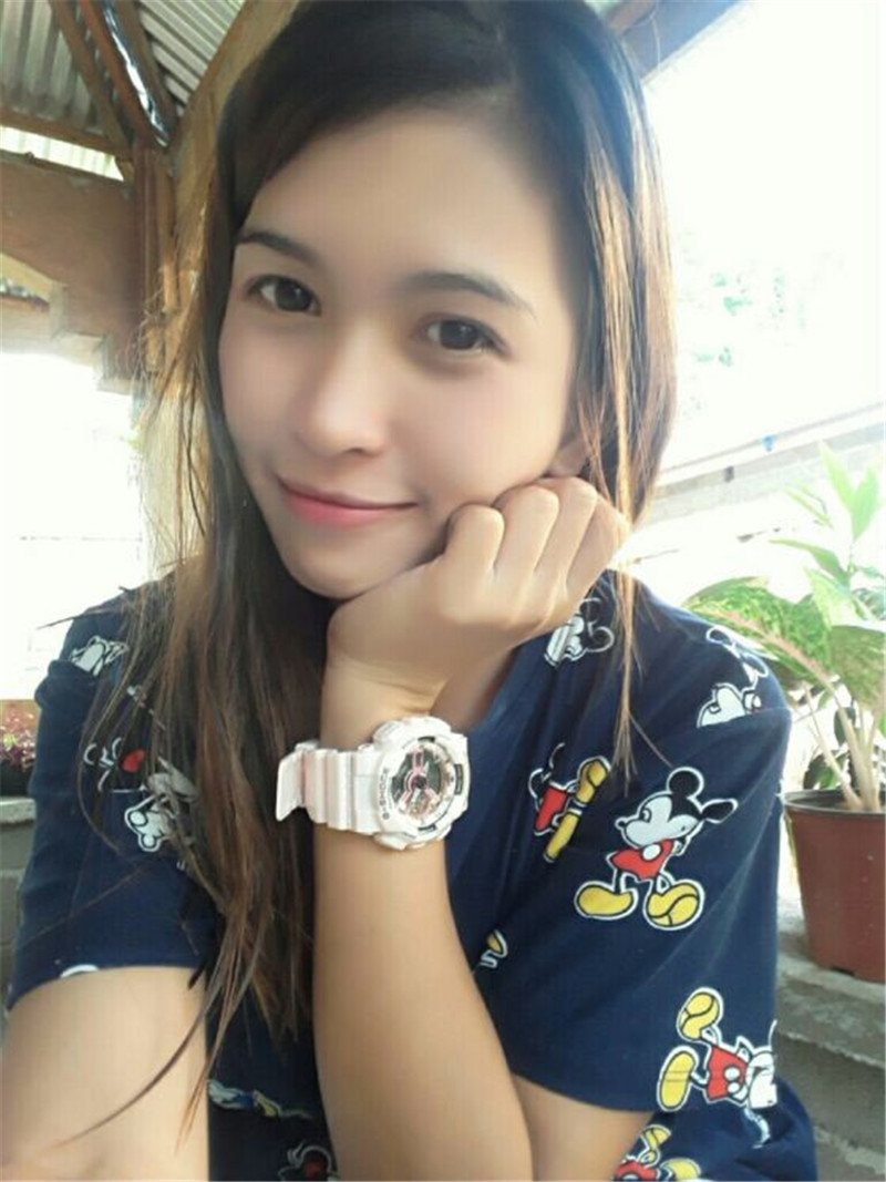 Girls wearing outlet g shock