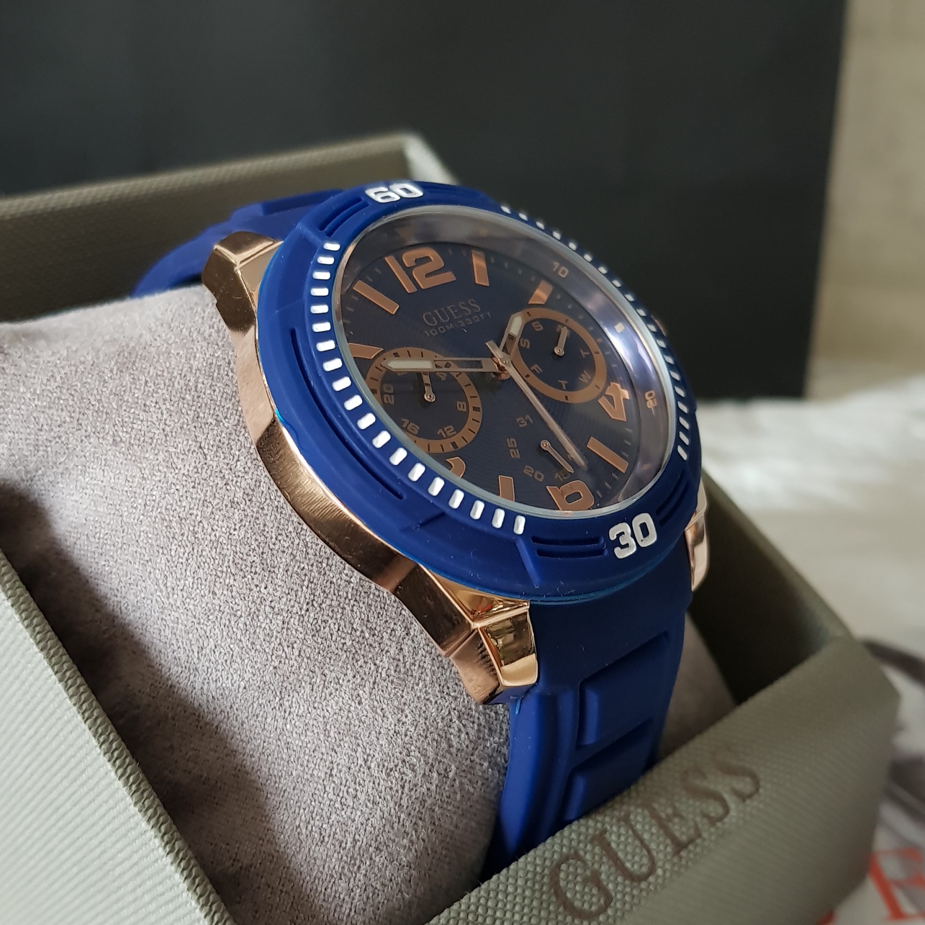 Guess w0967g2 hotsell