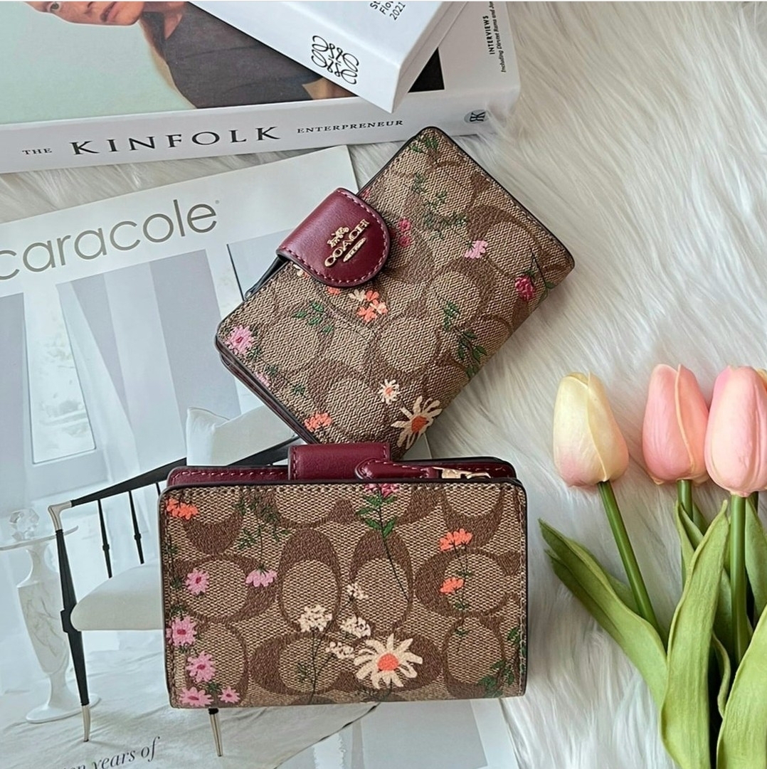 COACH MEDIUM CORNER ZIP WALLET SIGNATURE FLORAL PRINT C8730 IN KHAKI MULTI  - Erny.USA Shopper