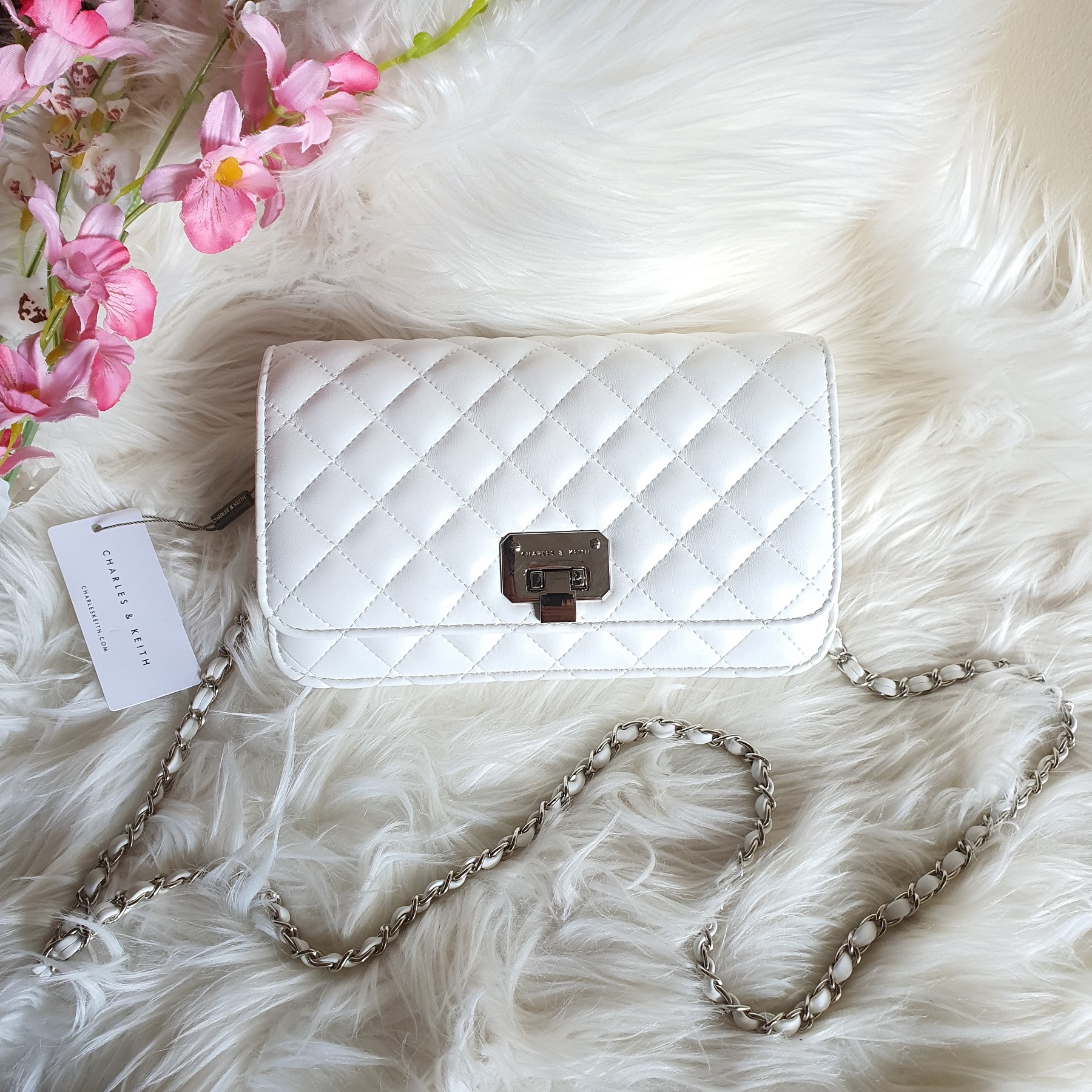 White quilted 2024 clutch bag