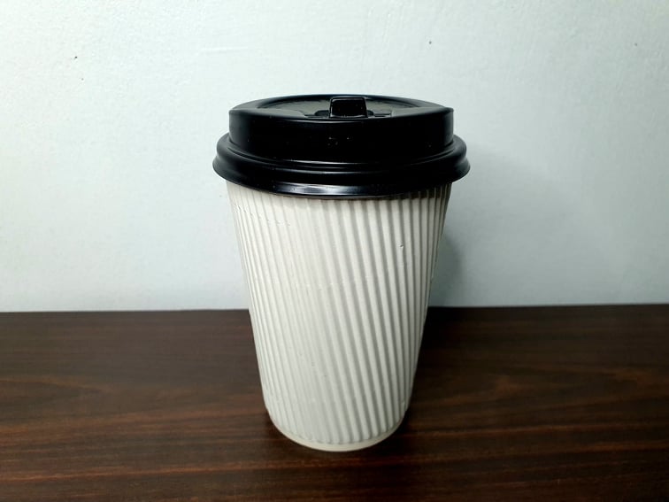 coffee cups with lids