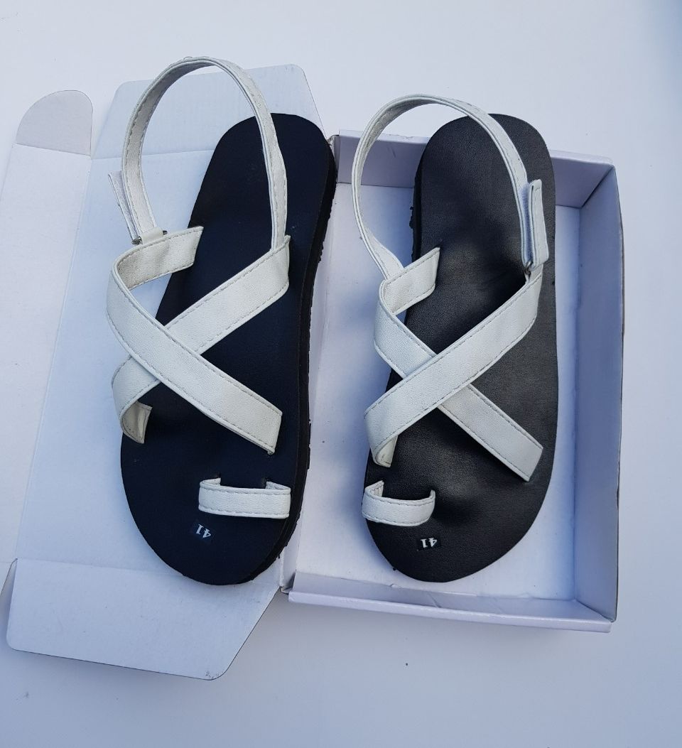sandal chip chip dép quai hậu nam và nữ ( đế đen quai trắng ) size từ 34 nữ đến 43 nam